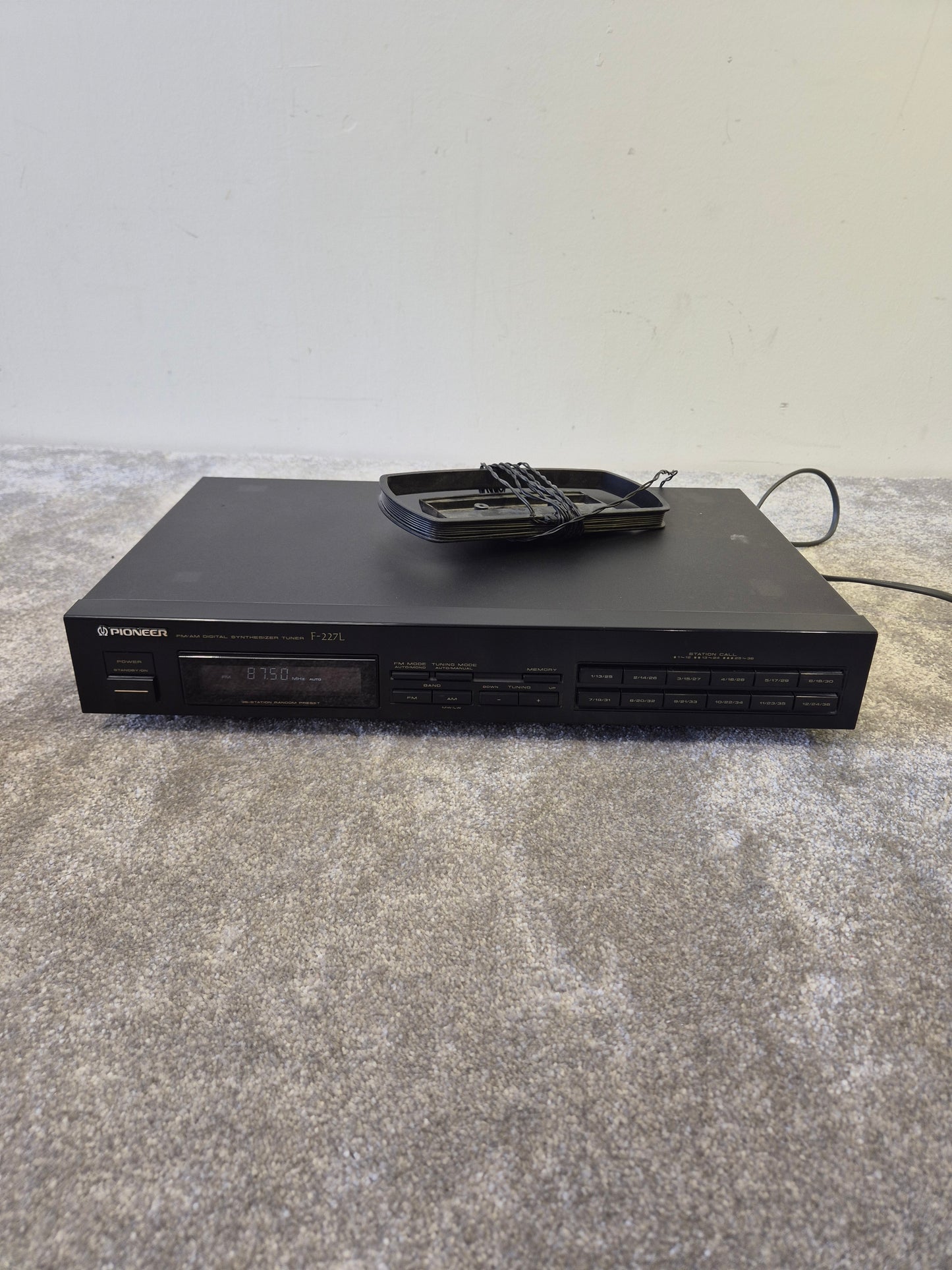 Pioneer F-227L - Digital FM/AM Tuner - Vintage Hi-Fi Stereo Component - Good