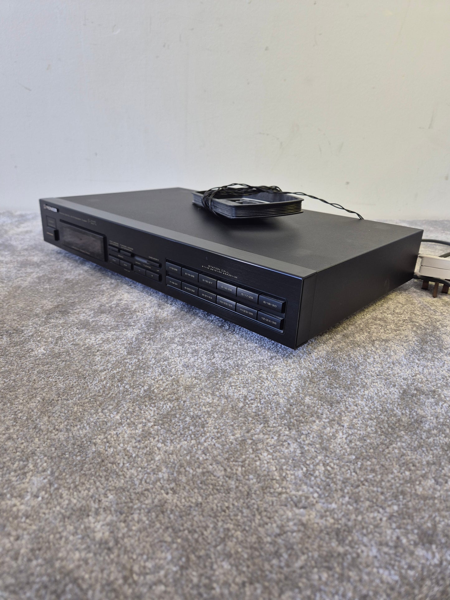 Pioneer F-227L - Digital FM/AM Tuner - Vintage Hi-Fi Stereo Component - Good
