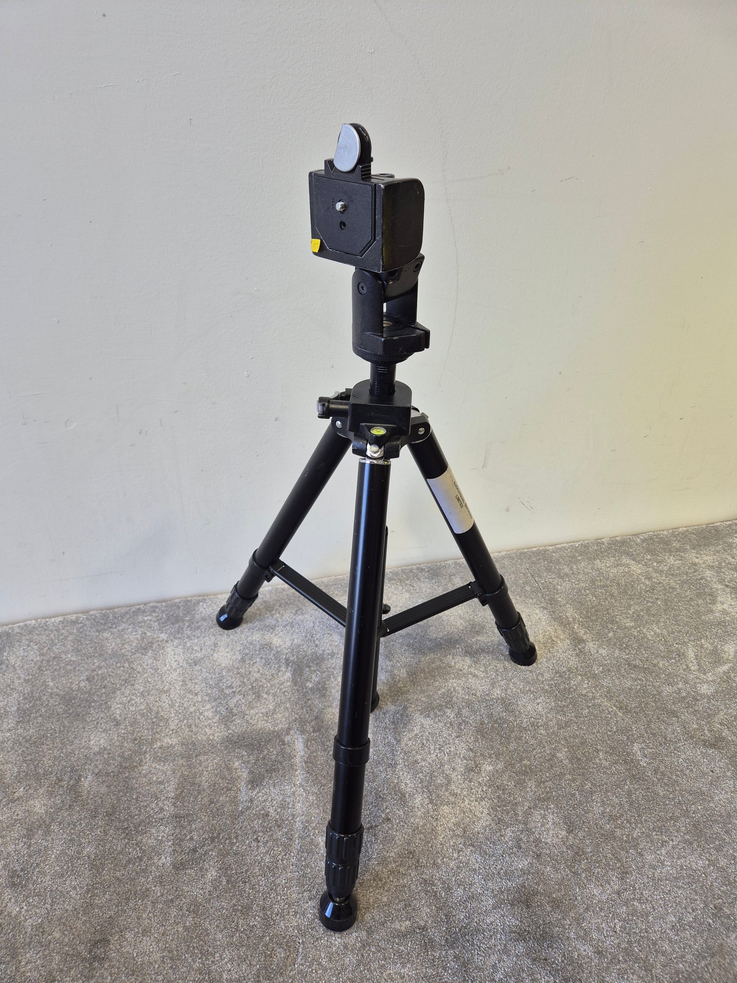 Hama OmegaPro Tripod Stand - Adjustable Height - Lightweight & Stable - Very Good
