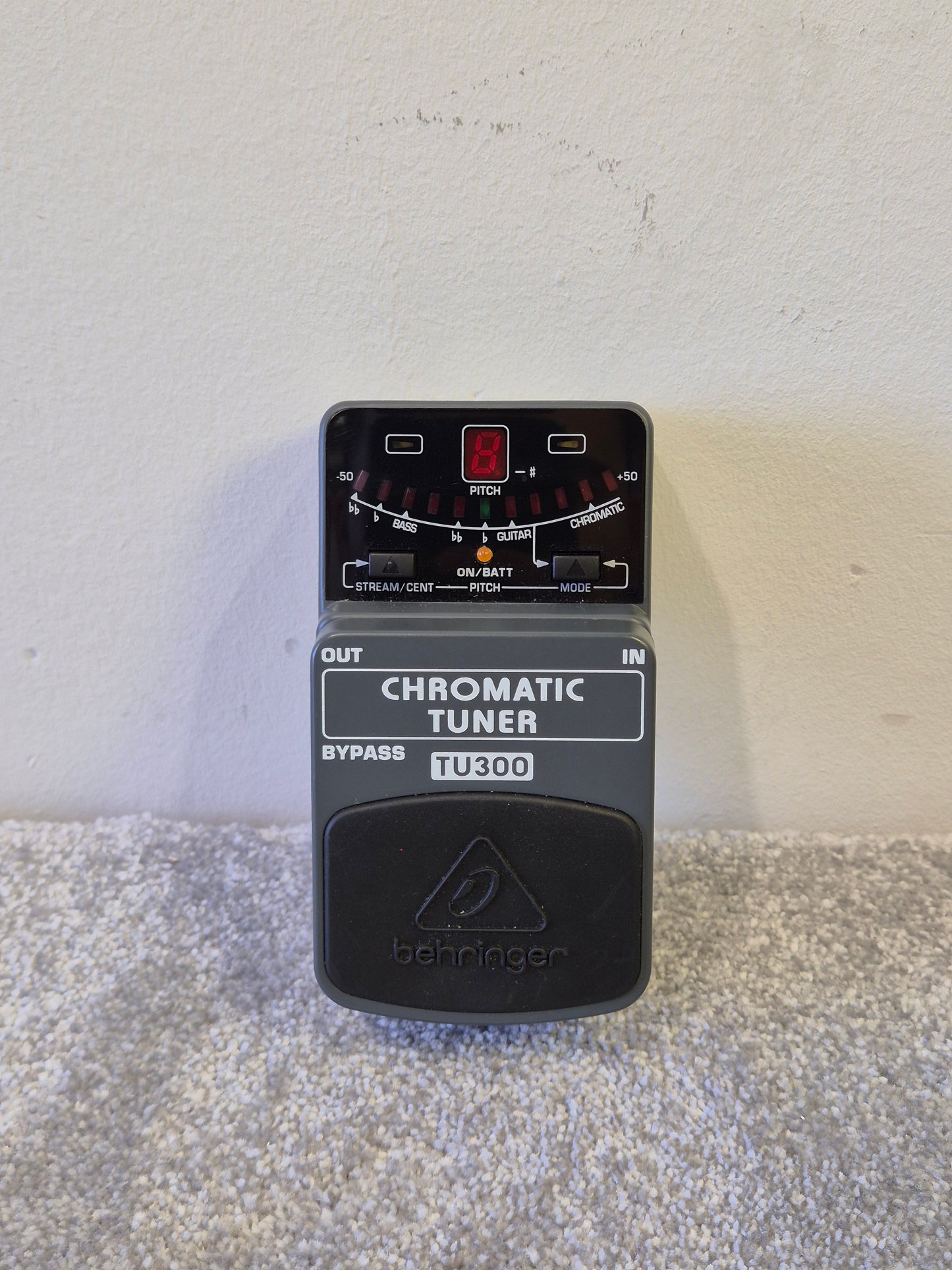 Behringer TU300 Chromatic Tuning Pedal - Excellent