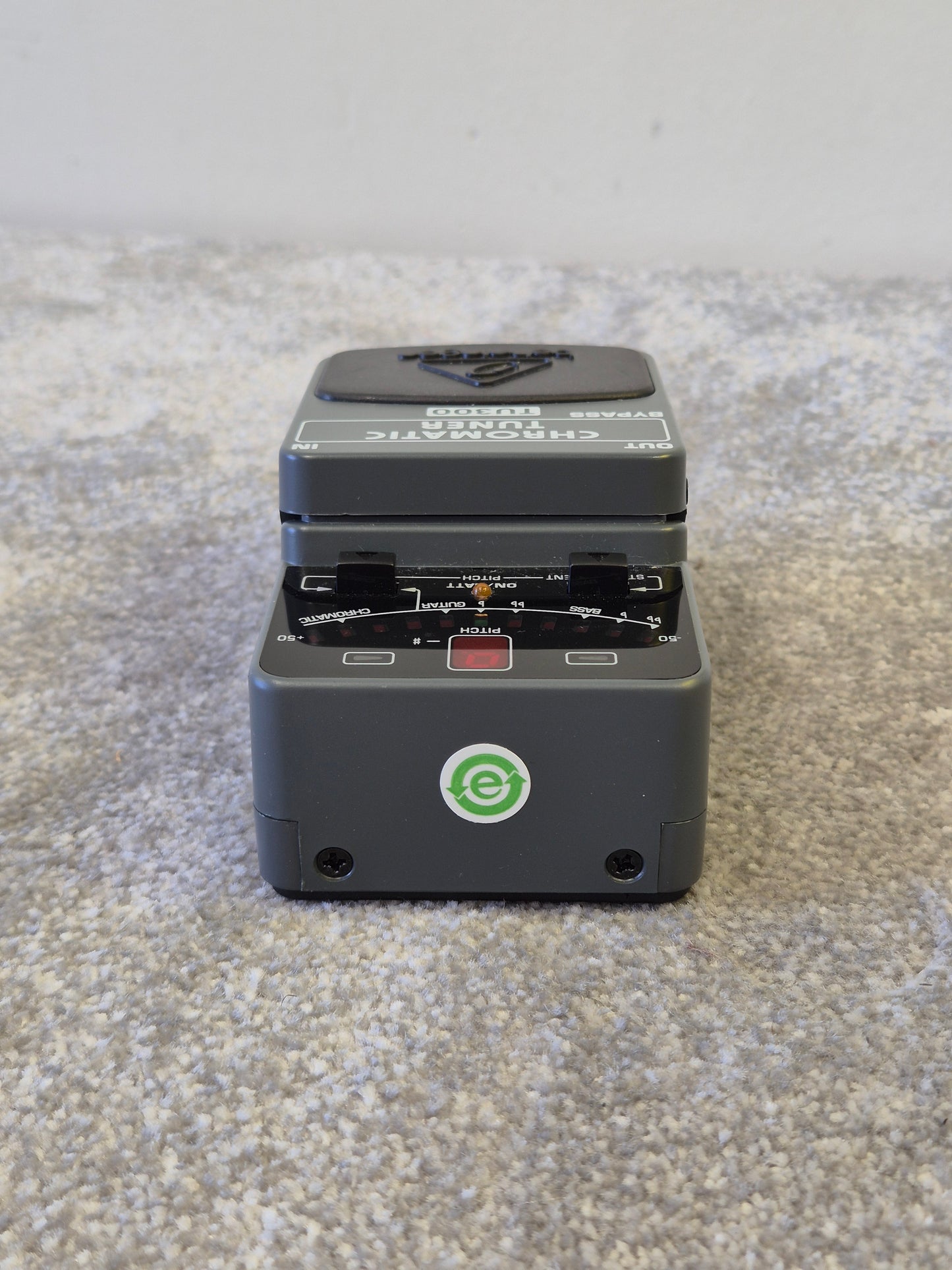 Behringer TU300 Chromatic Tuning Pedal - Excellent