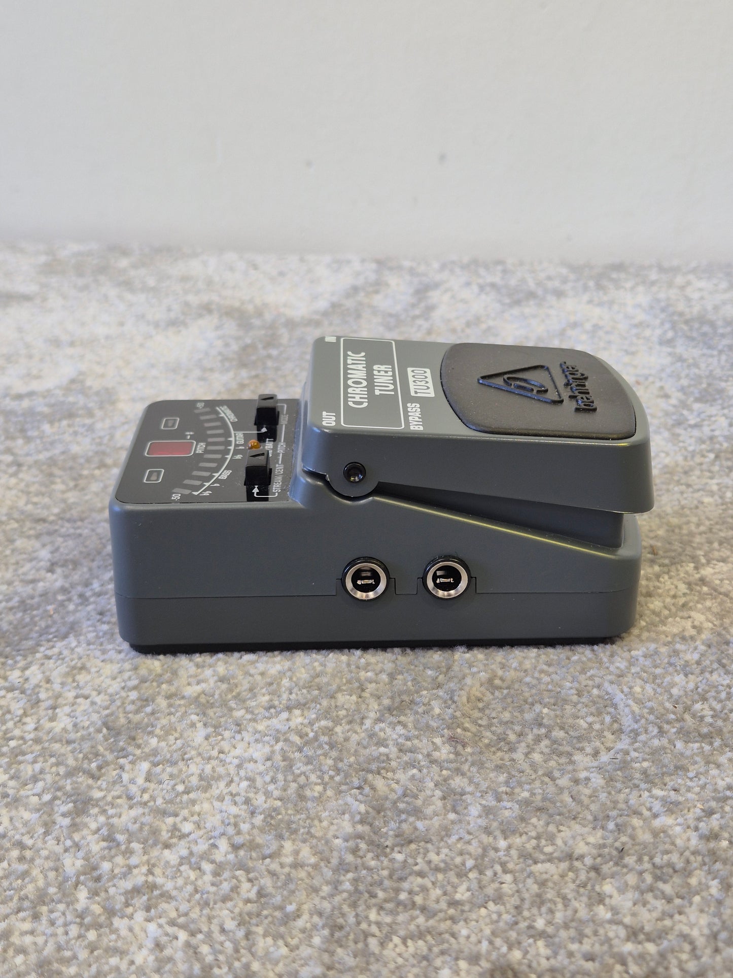 Behringer TU300 Chromatic Tuning Pedal - Excellent