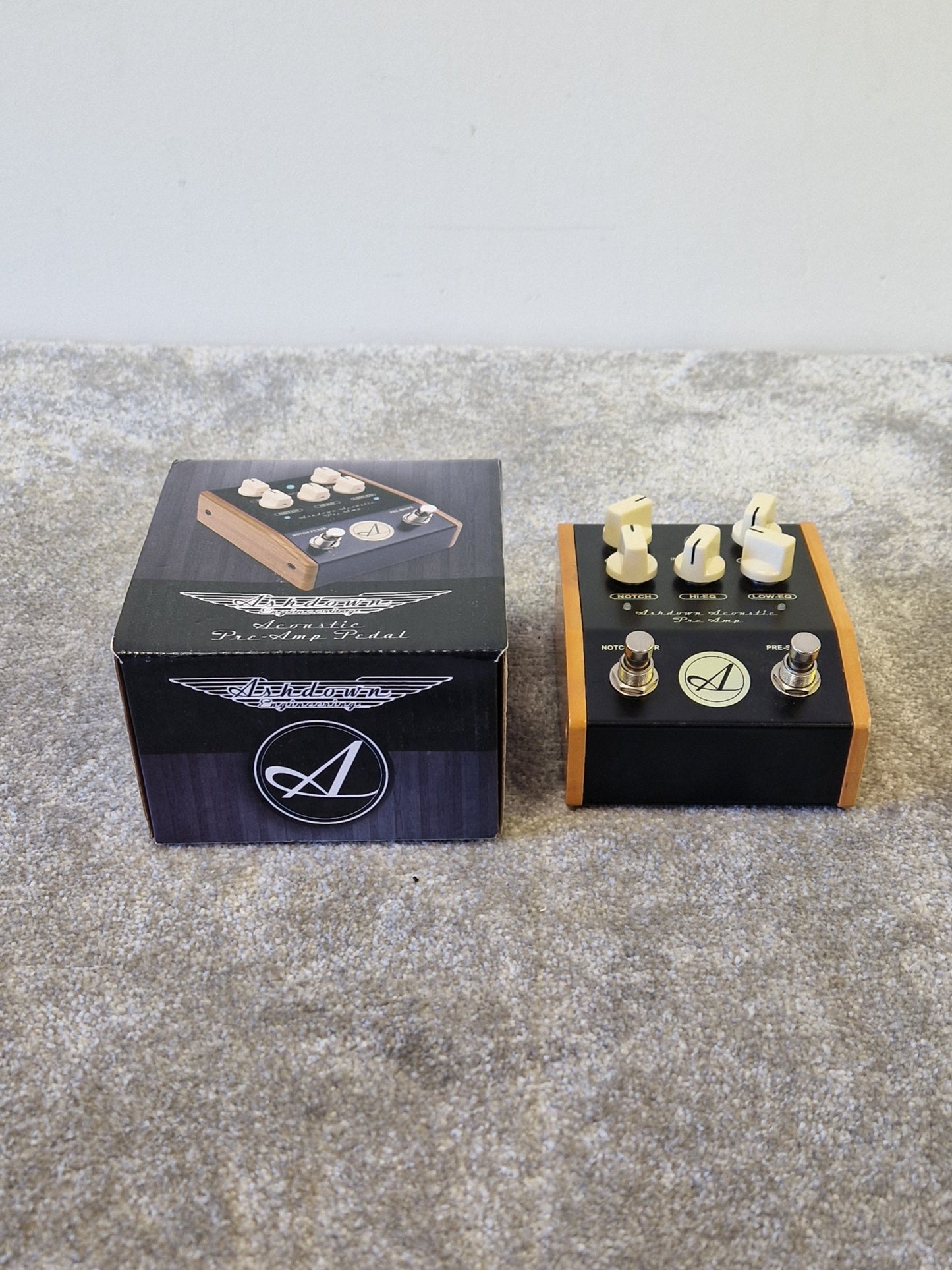Ashdown Acoustic Preamp Pedal – Notch Filter, Pre-Shape, Balanced DI Out – Very Good w/ Original Box