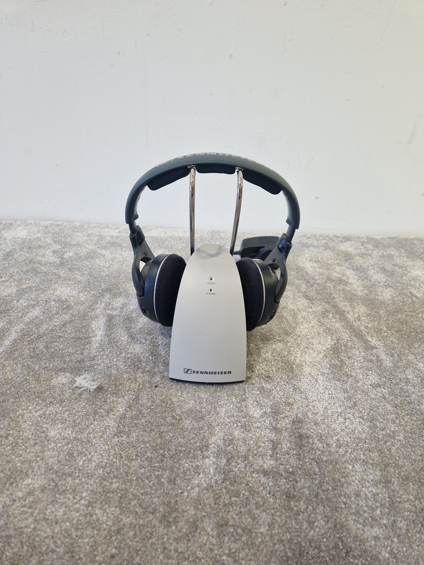 Sennheiser HDR 120 Wireless TV Headphones w/ RS 120 System - Open-Back Design - Very good