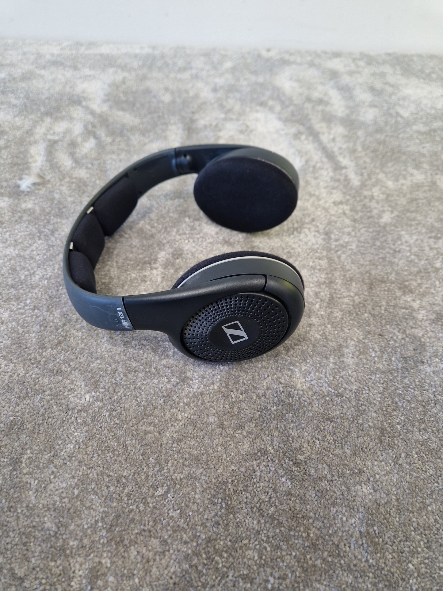 Sennheiser HDR 120 Wireless TV Headphones w/ RS 120 System - Open-Back Design - Very good