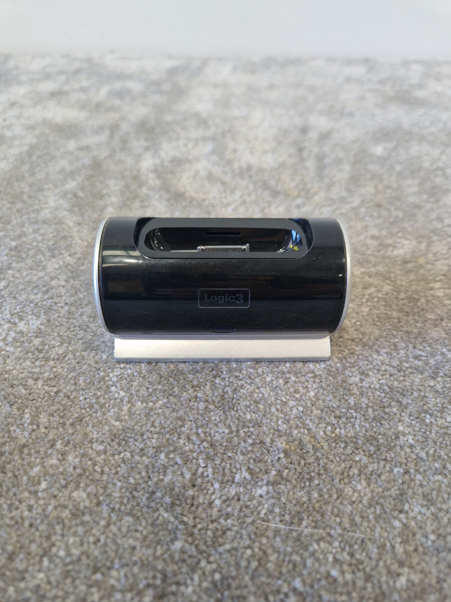 Logic3 Pro-Dock for iPod/iPhone – AV Out, USB Sync, Remote Control, Universal 30-Pin Docking Station - Very Good
