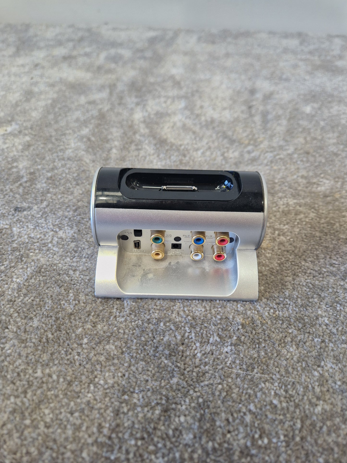 Logic3 Pro-Dock for iPod/iPhone – AV Out, USB Sync, Remote Control, Universal 30-Pin Docking Station - Very Good