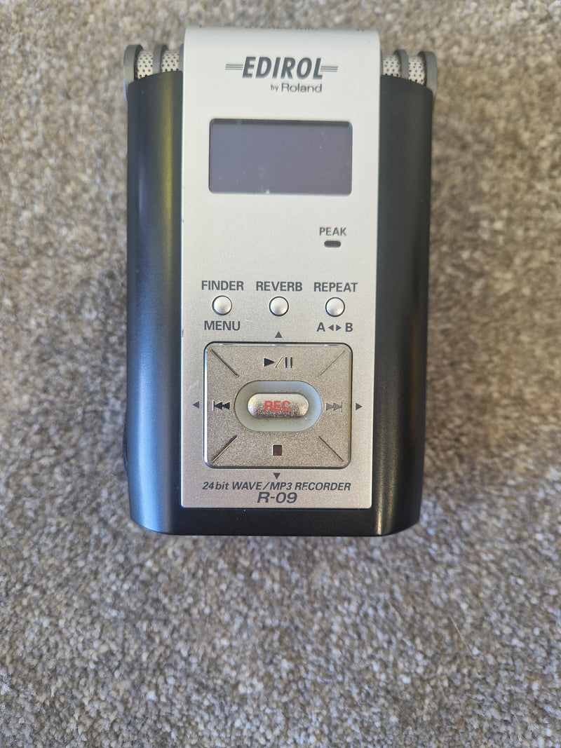 EDIROL R-09 Portable Digital Recorder + Stereo Plug-In Mic - 24-Bit WAV/MP3, USB, SD Card - Spares Or Repairs - image 2