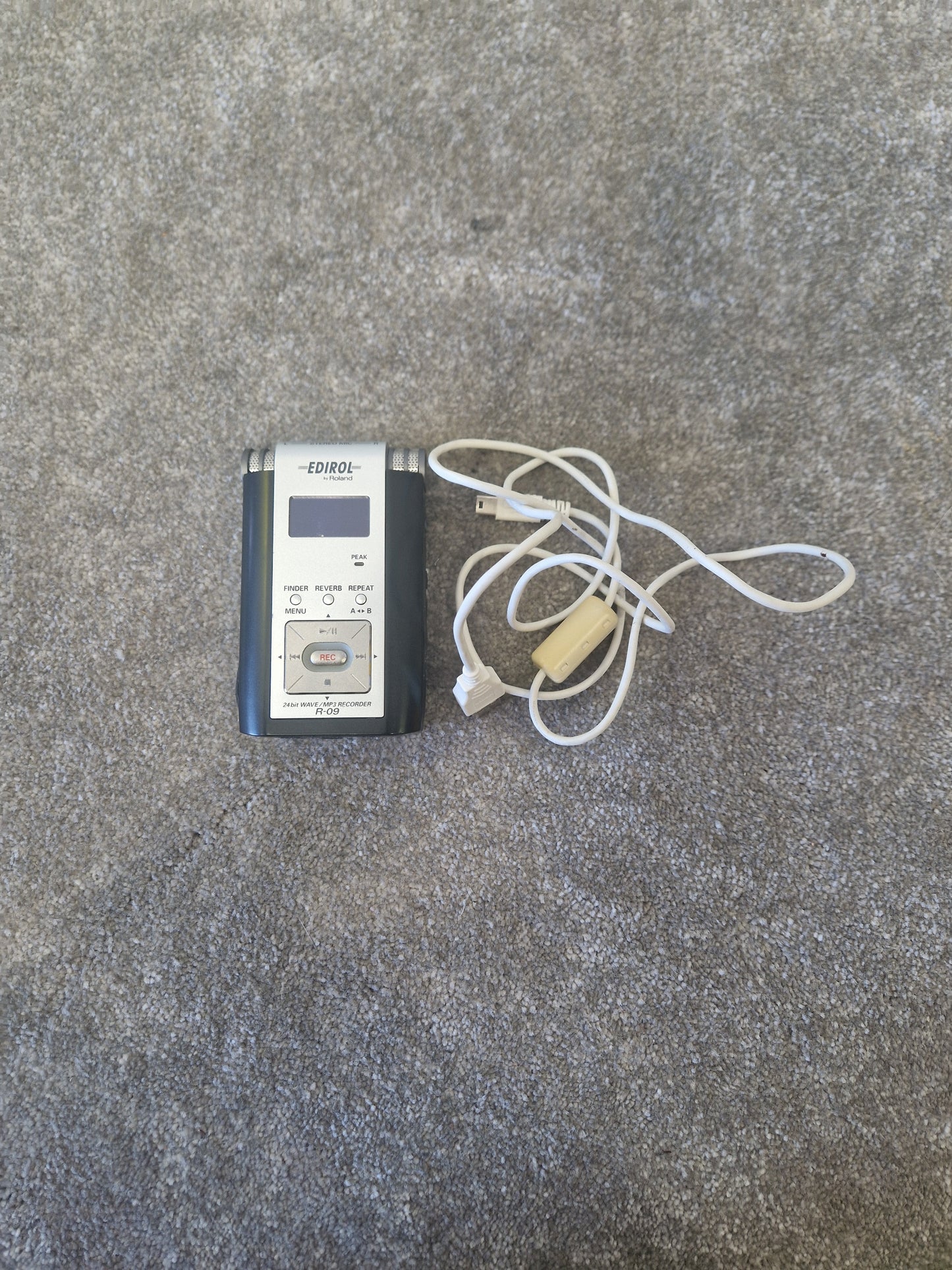 EDIROL R-09 Portable Digital Recorder + Stereo Plug-In Mic – 24-Bit WAV/MP3, USB, SD Card - Good