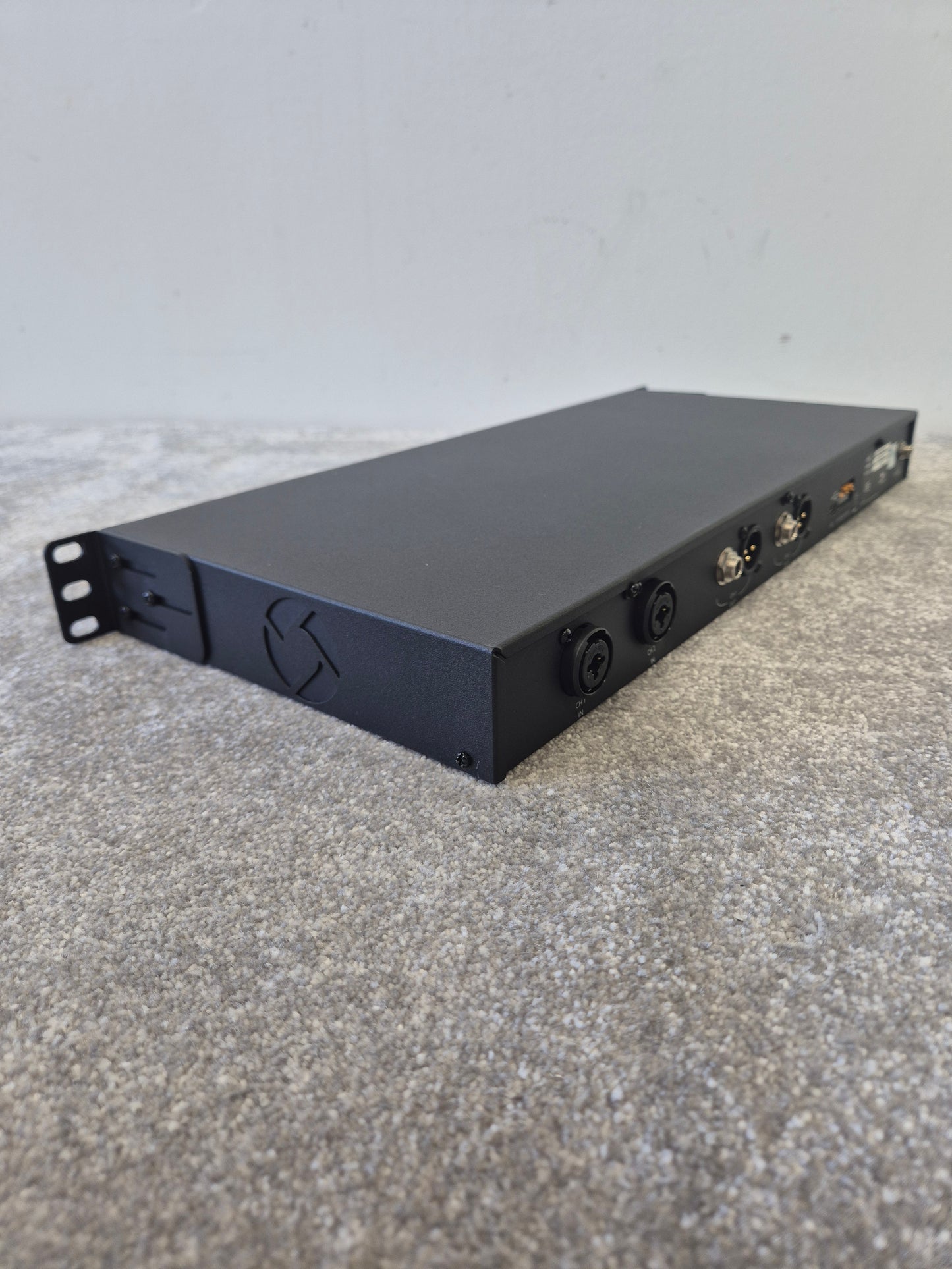 Revolabs HD Venue - Wireless Microphone System – Excellent