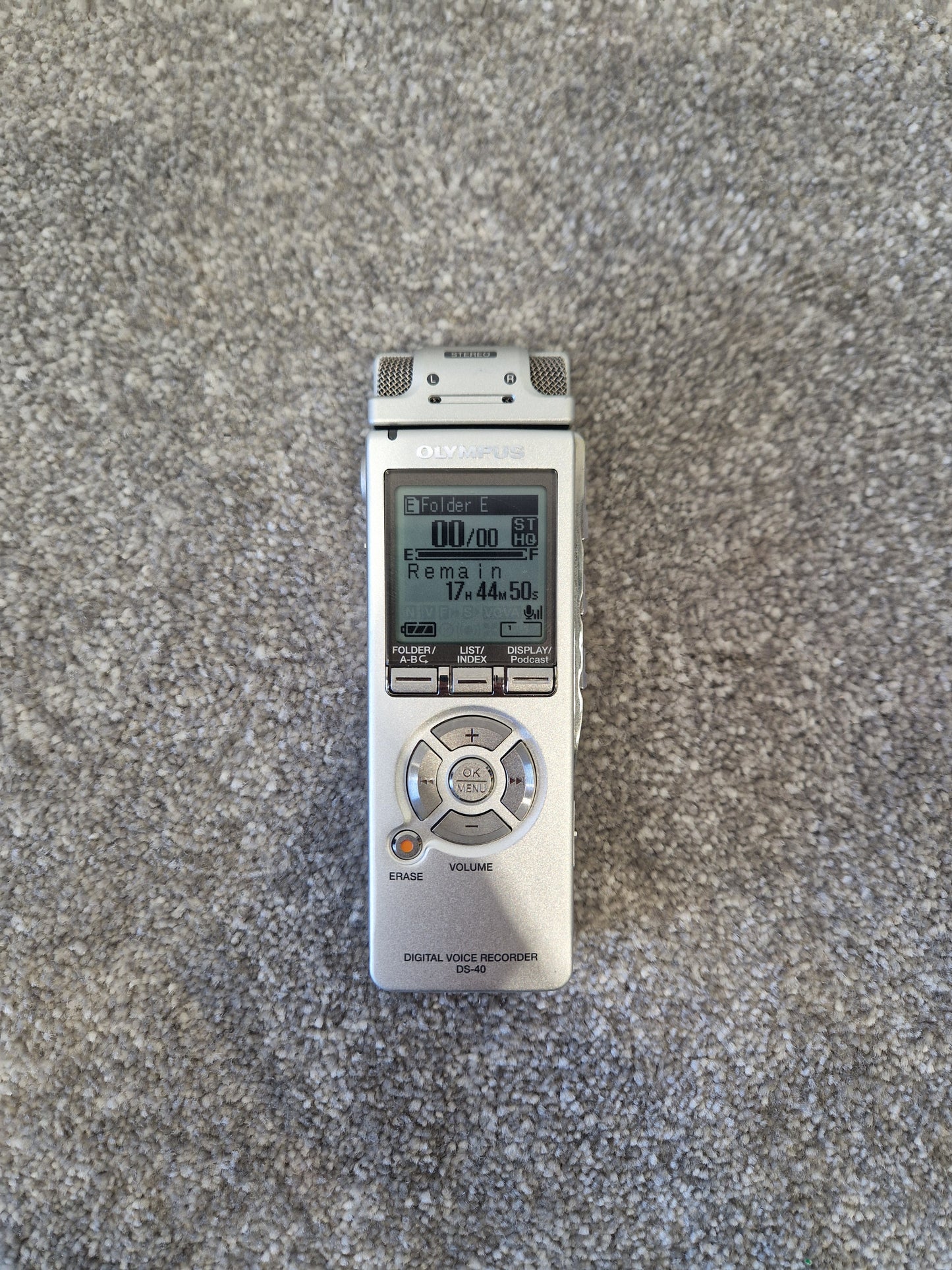 Olympus DS-40 Digital Voice Recorder – 512MB, Stereo Mic, MP3/WMA Playback, USB Transfer w/ Case - Very Good