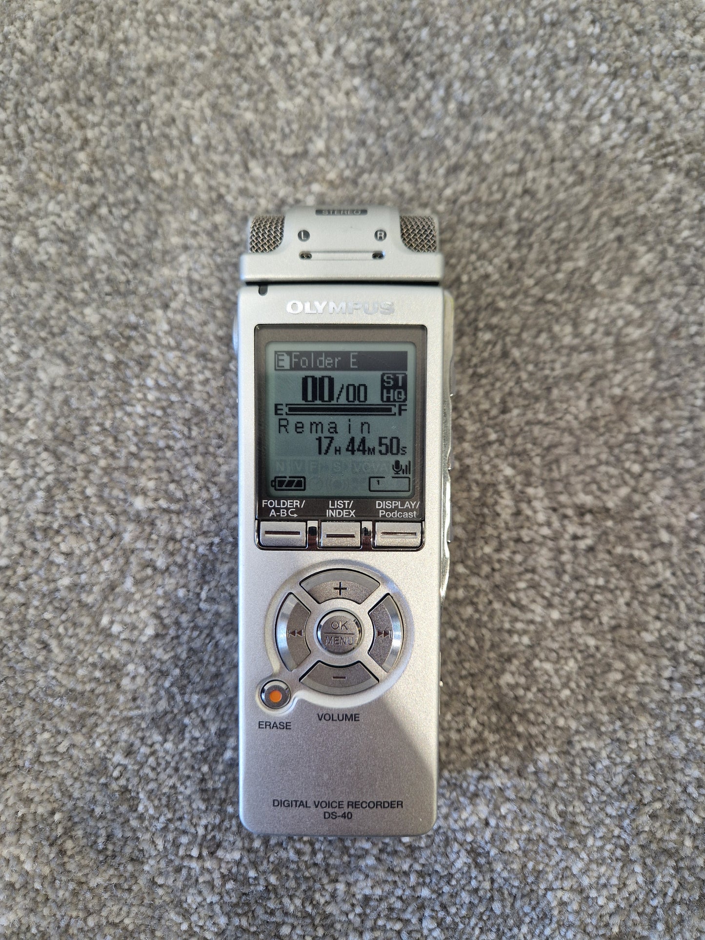 Olympus DS-40 Digital Voice Recorder – 512MB, Stereo Mic, MP3/WMA Playback, USB Transfer w/ Case - Very Good