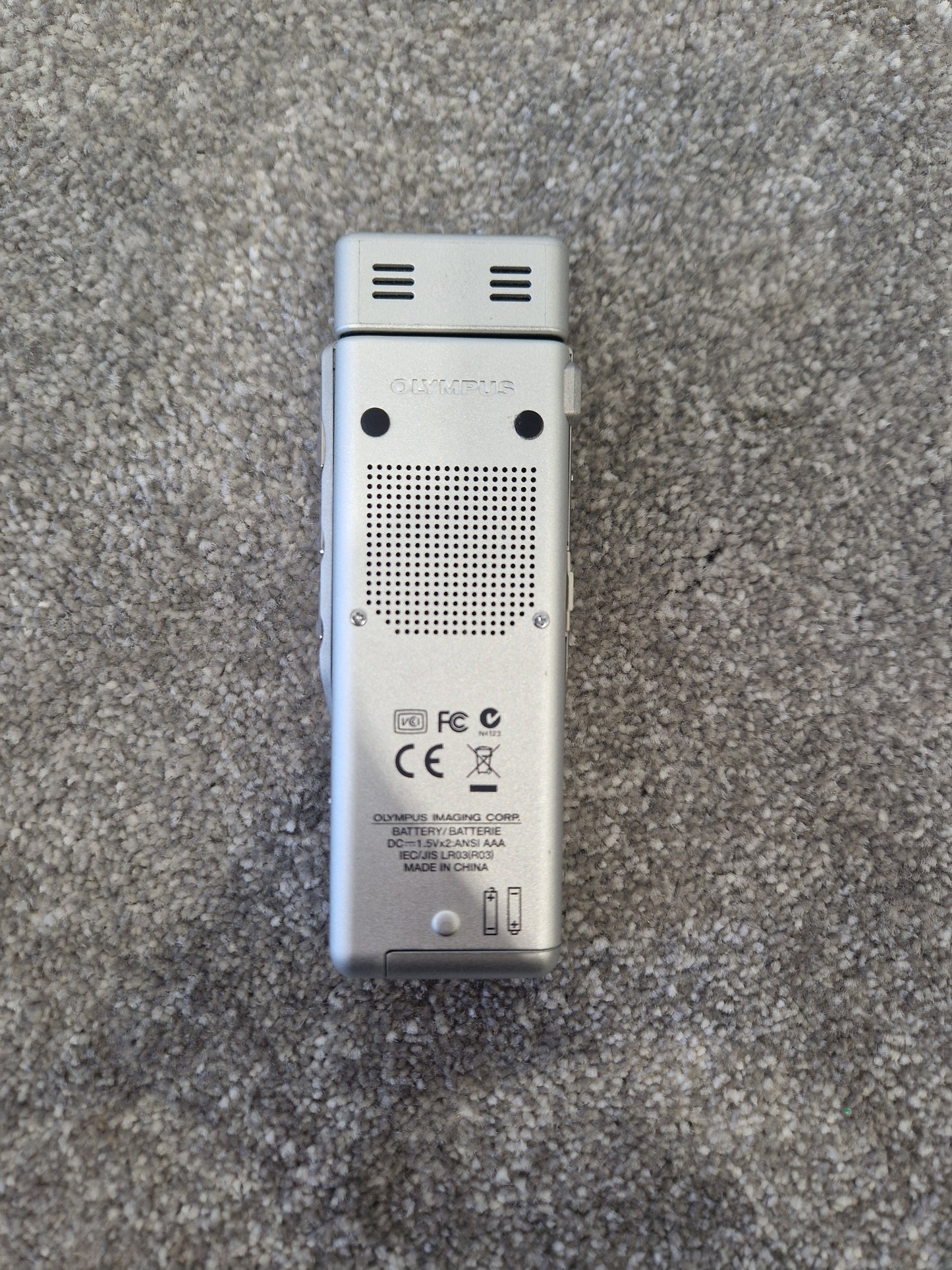 Olympus DS-40 Digital Voice Recorder – 512MB, Stereo Mic, MP3/WMA Playback, USB Transfer w/ Case - Very Good