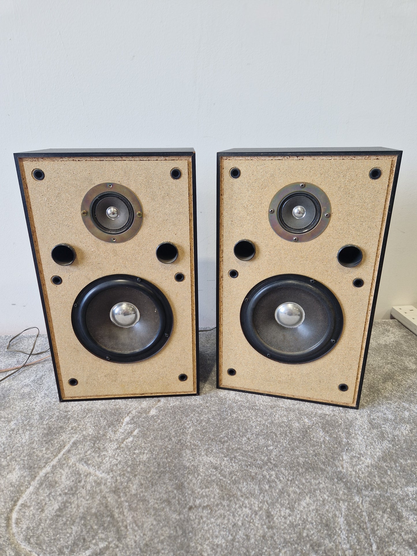 Akai SR-UM512 2-Way Speakers - Pair Black - Good