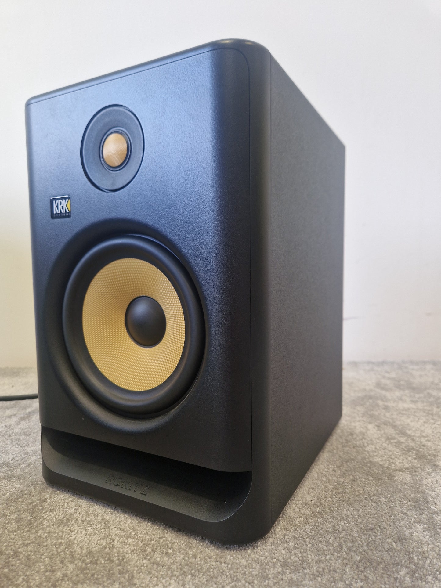 KRK Rokit 7 G4 Studio Monitor – Kevlar Drivers & DSP Room Tuning - Excellent