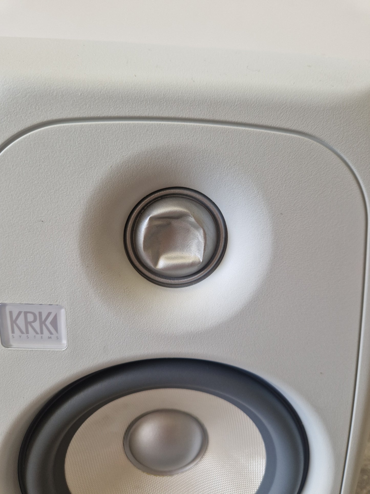KRK Rokit 5 Powered Studio Monitor – 5" Woofer & Bi-Amp Design – Good
