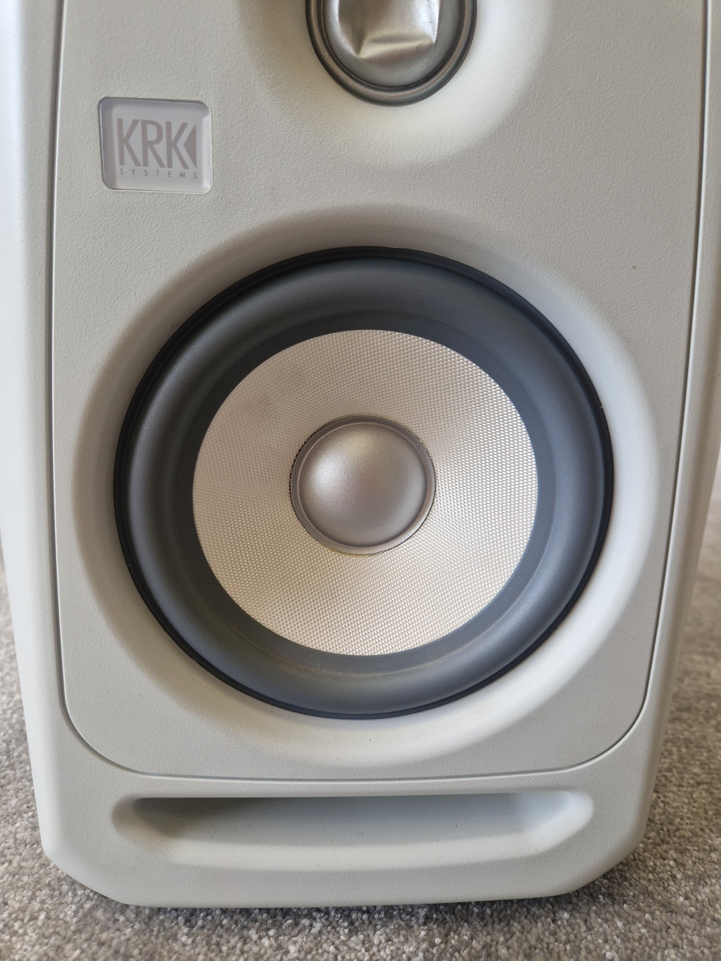 KRK Rokit 5 Powered Studio Monitor – 5" Woofer & Bi-Amp Design – Good