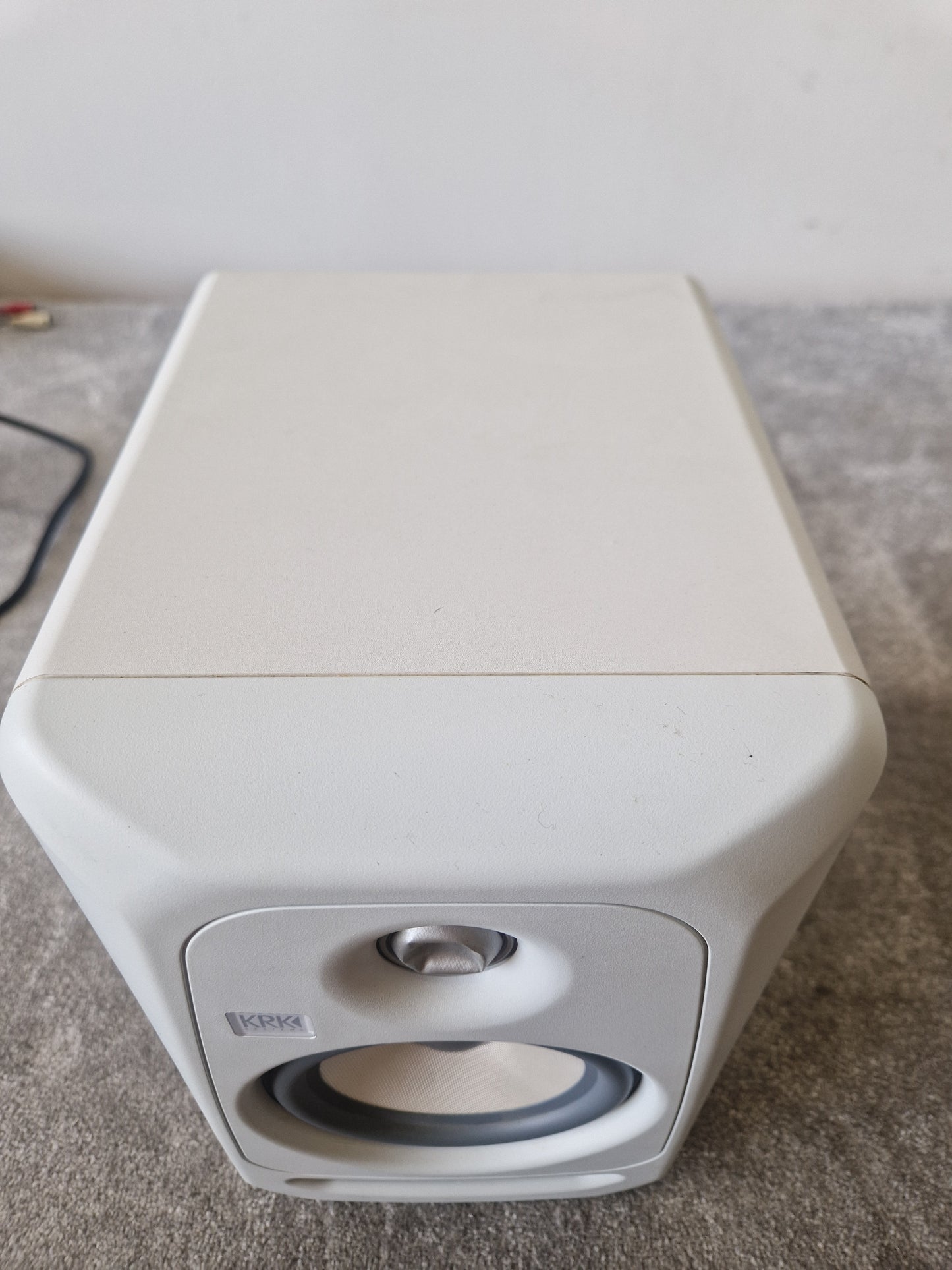 KRK Rokit 5 Powered Studio Monitor – 5" Woofer & Bi-Amp Design – Good