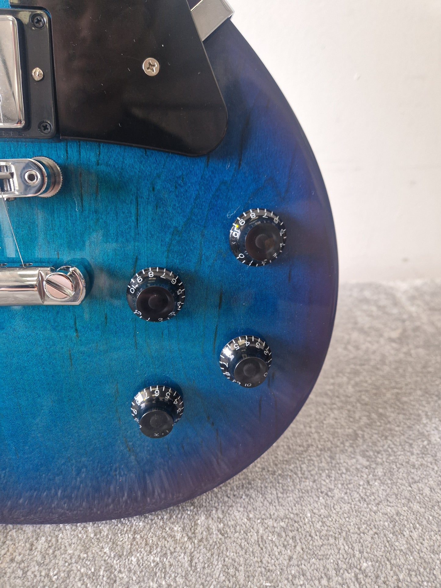 Gibson Les Paul Studio 2025 Blueberry Burst – Burstbucker Pickups – Excellent w/ Case