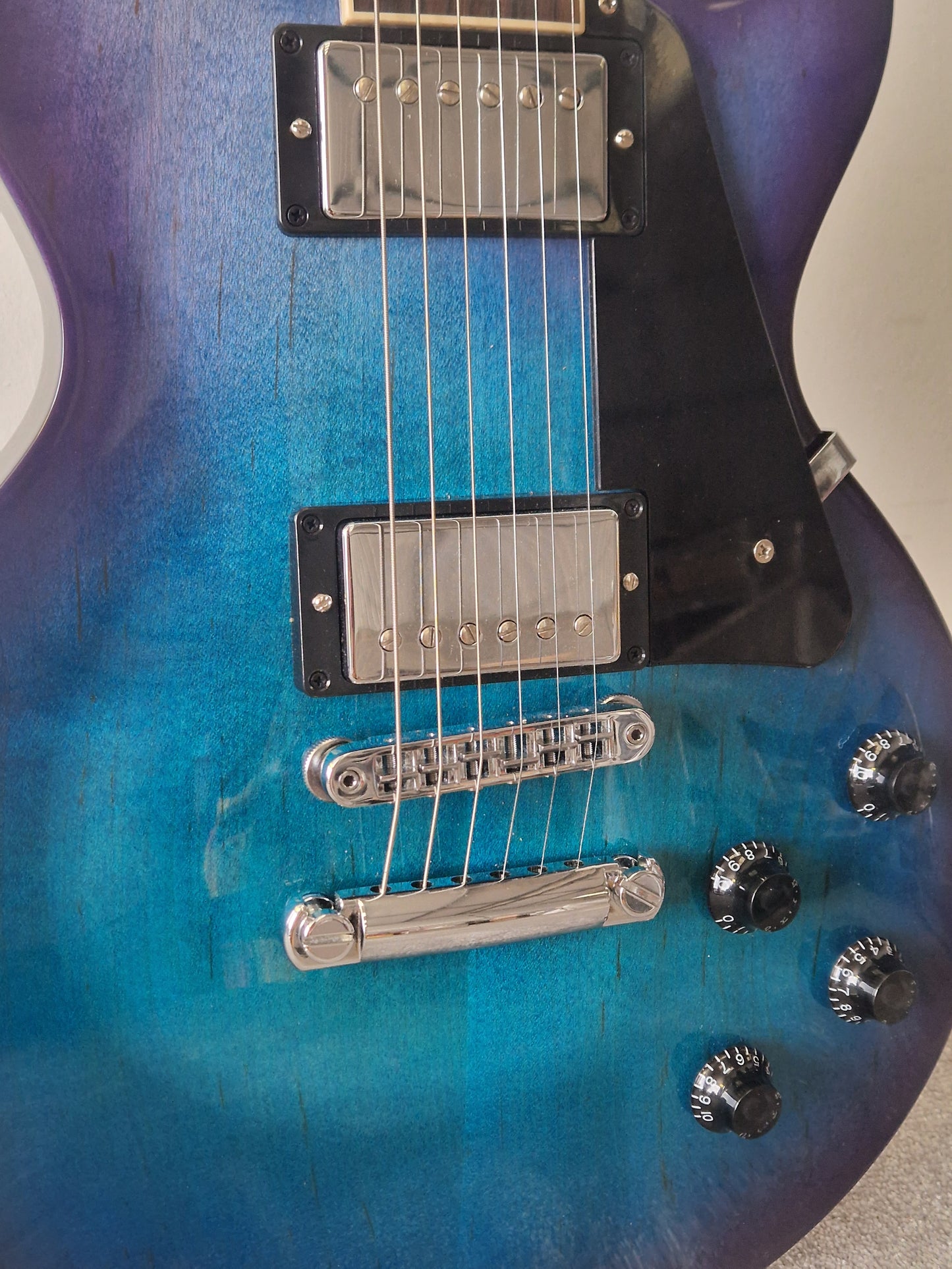 Gibson Les Paul Studio 2025 Blueberry Burst – Burstbucker Pickups – Excellent w/ Case