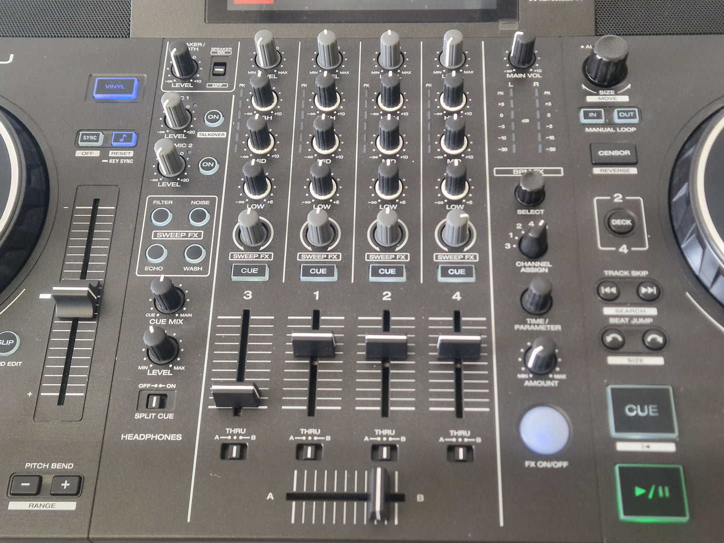 Denon DJ SC Live 4 – 4-Deck Standalone DJ System & Touchscreen Display – Excellent w/ Original Box