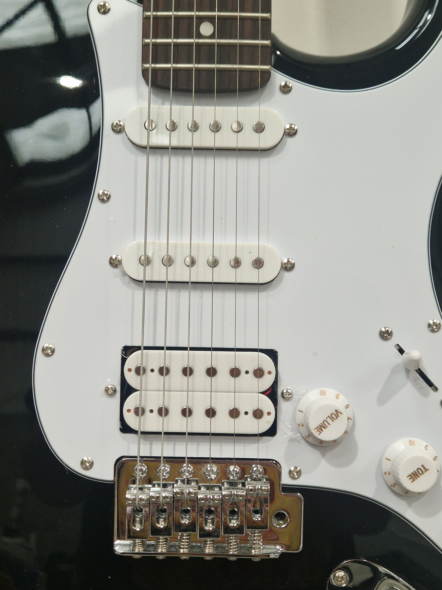 Aria Pro II STG-004 Electric Guitar – SSH Pickup Layout & Maple Neck – Mint
