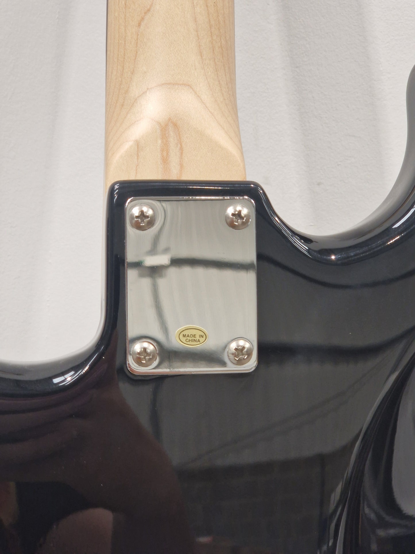 Aria Pro II STG-004 Electric Guitar – SSH Pickup Layout & Maple Neck – Mint