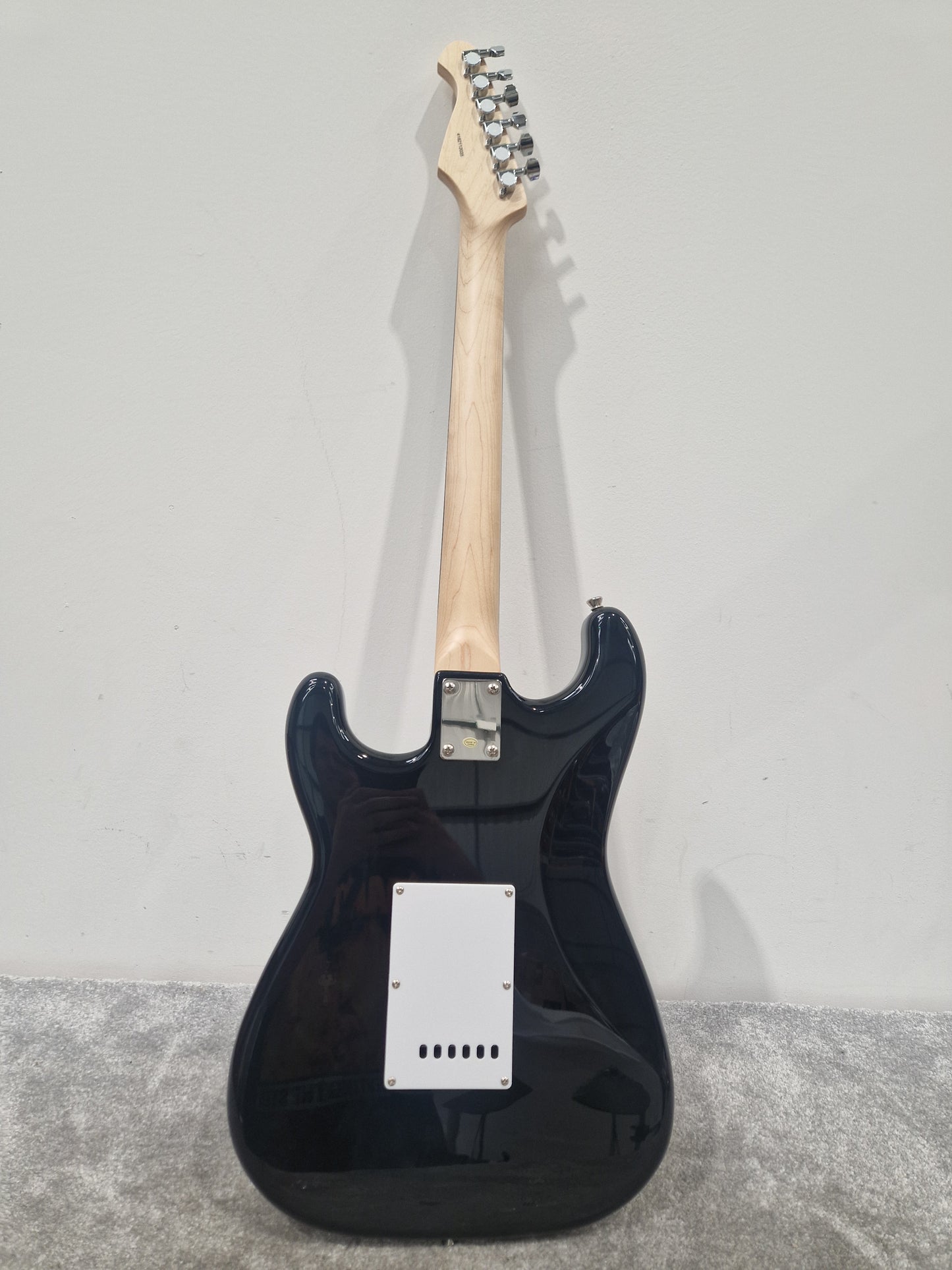 Aria Pro II STG-004 Electric Guitar – SSH Pickup Layout & Maple Neck – Mint
