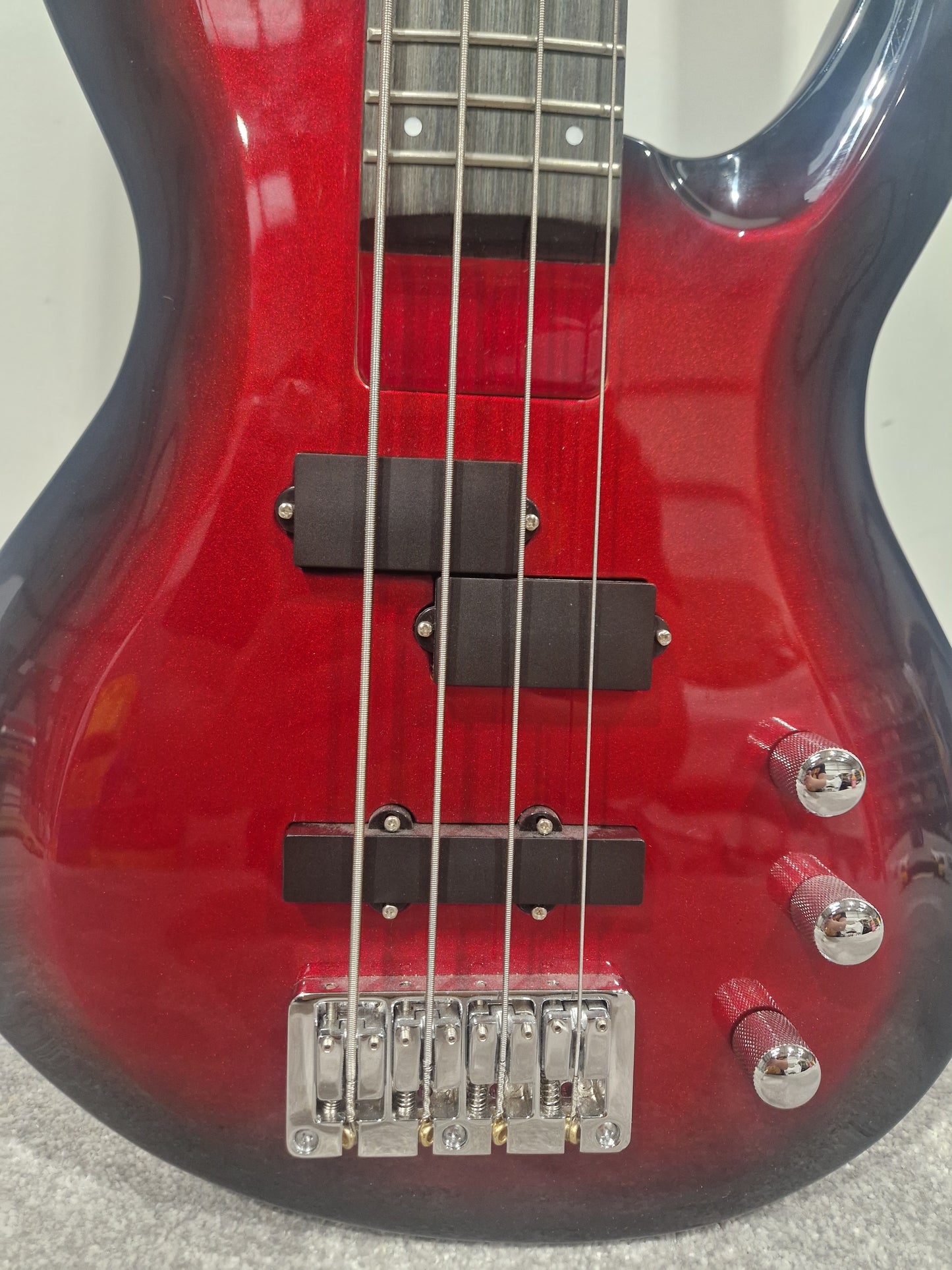 Aria Pro II IGB STD Bass – 24-Fret Design & SSH Pickup Configuration – Excellent