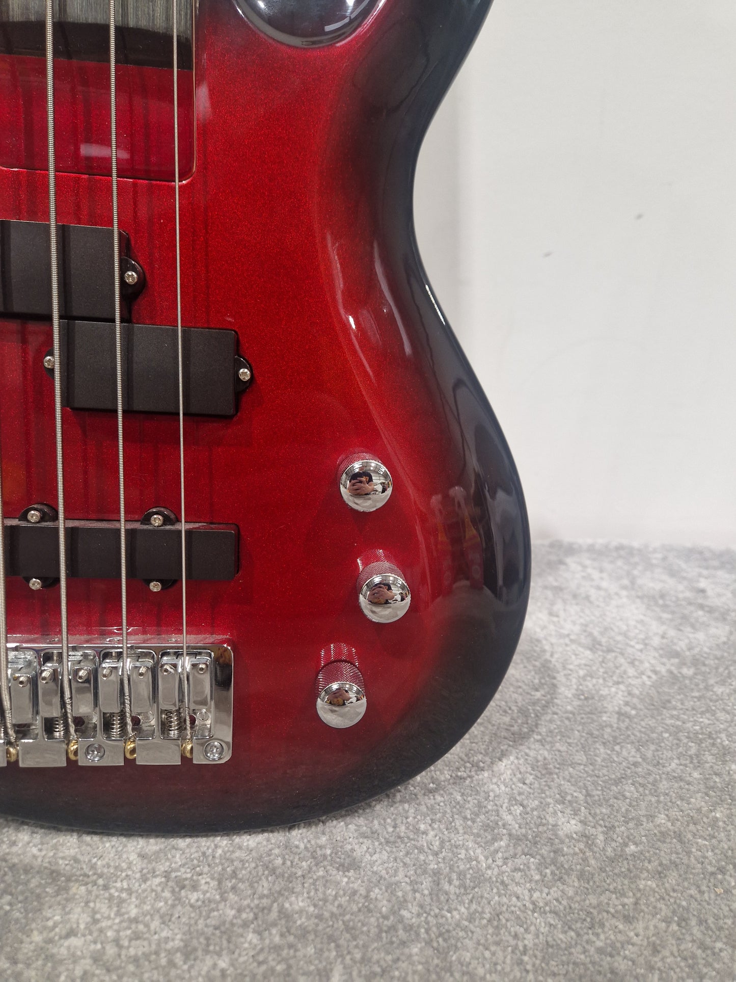 Aria Pro II IGB STD Bass – 24-Fret Design & SSH Pickup Configuration – Excellent