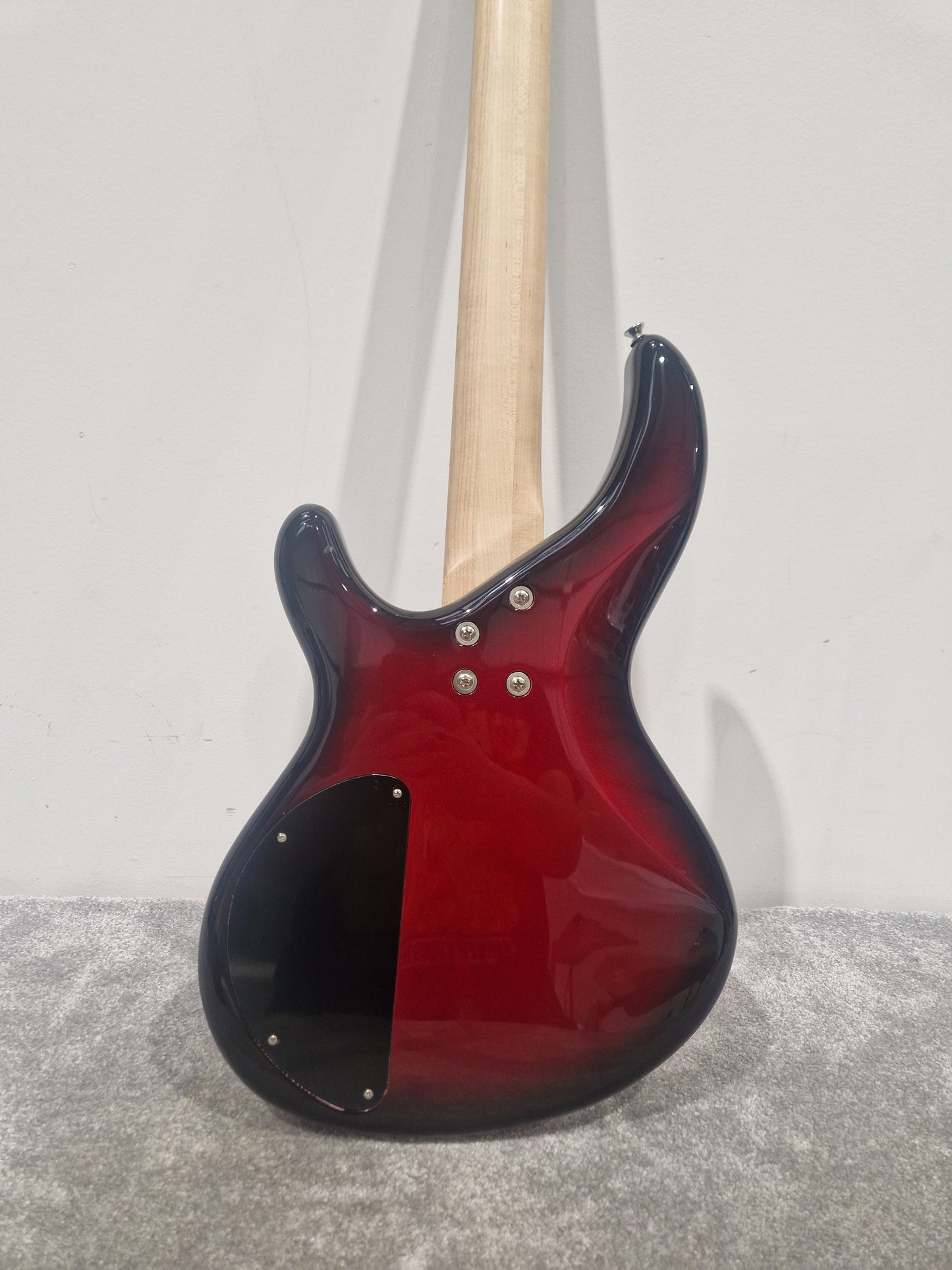 Aria Pro II IGB STD Bass – 24-Fret Design & SSH Pickup Configuration – Excellent