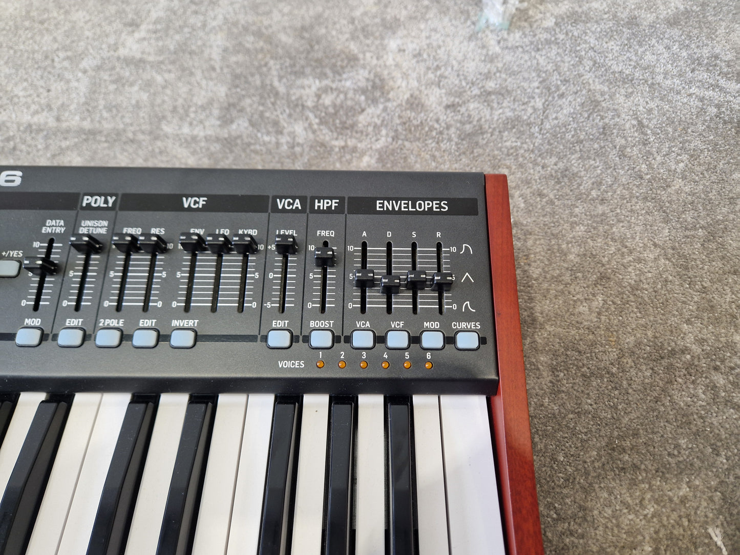 Behringer DeepMind 6 Synthesizer – 6-Voice Analog Polyphony – Mint w/ Original Box