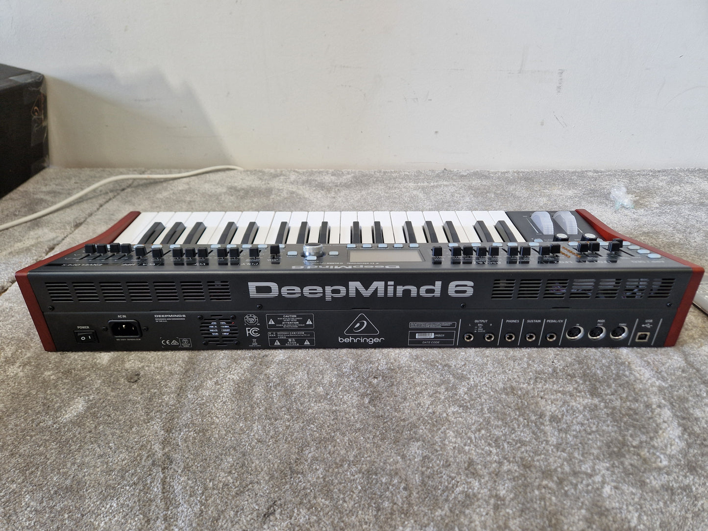 Behringer DeepMind 6 Synthesizer – 6-Voice Analog Polyphony – Mint w/ Original Box