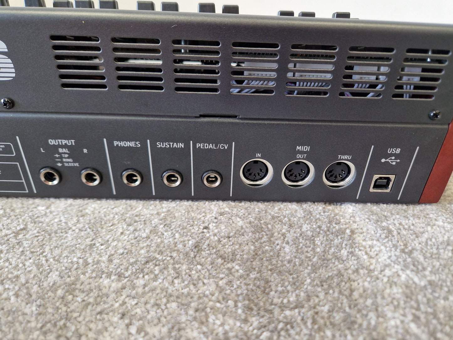 Behringer DeepMind 6 Synthesizer – 6-Voice Analog Polyphony – Mint w/ Original Box