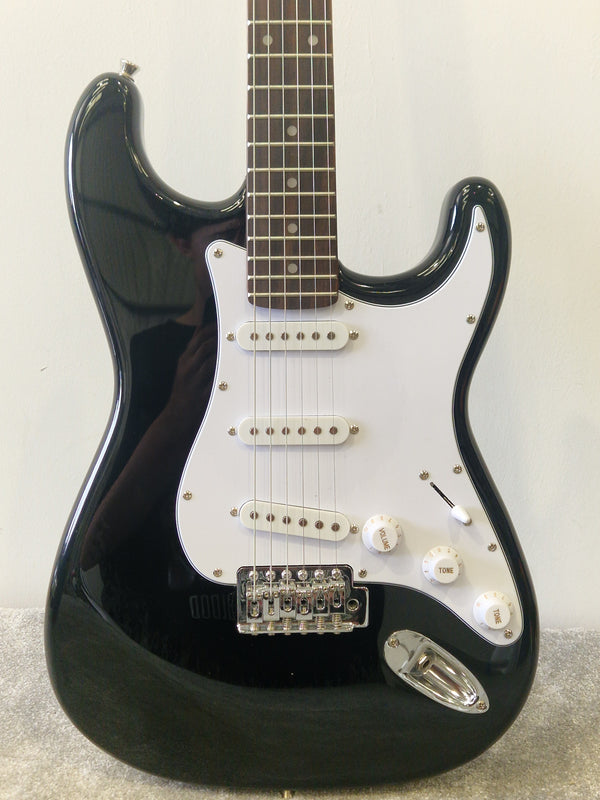 Aria Pro II STG-003 Electric Guitar – SSS Pickup Layout & Maple Neck – Excellent