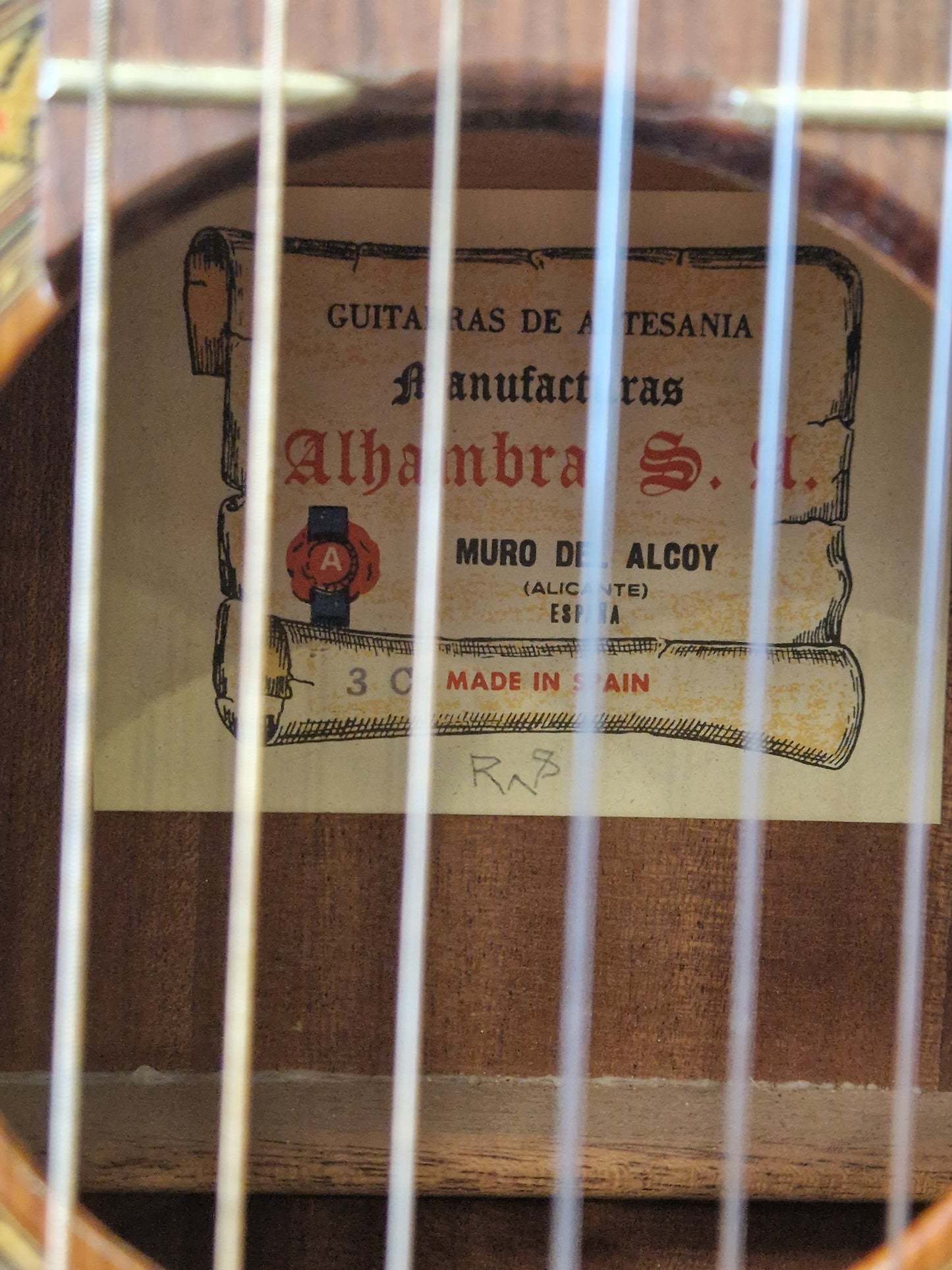 Alhambra 3C Classical Guitar – Solid Cedar Top & Mahogany Back – Excellent