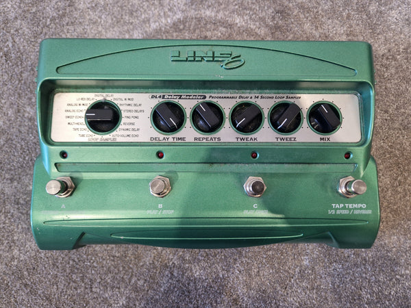 Line 6 DL4 Delay Modeler – 16 Delay Modes & Looper – Very Good