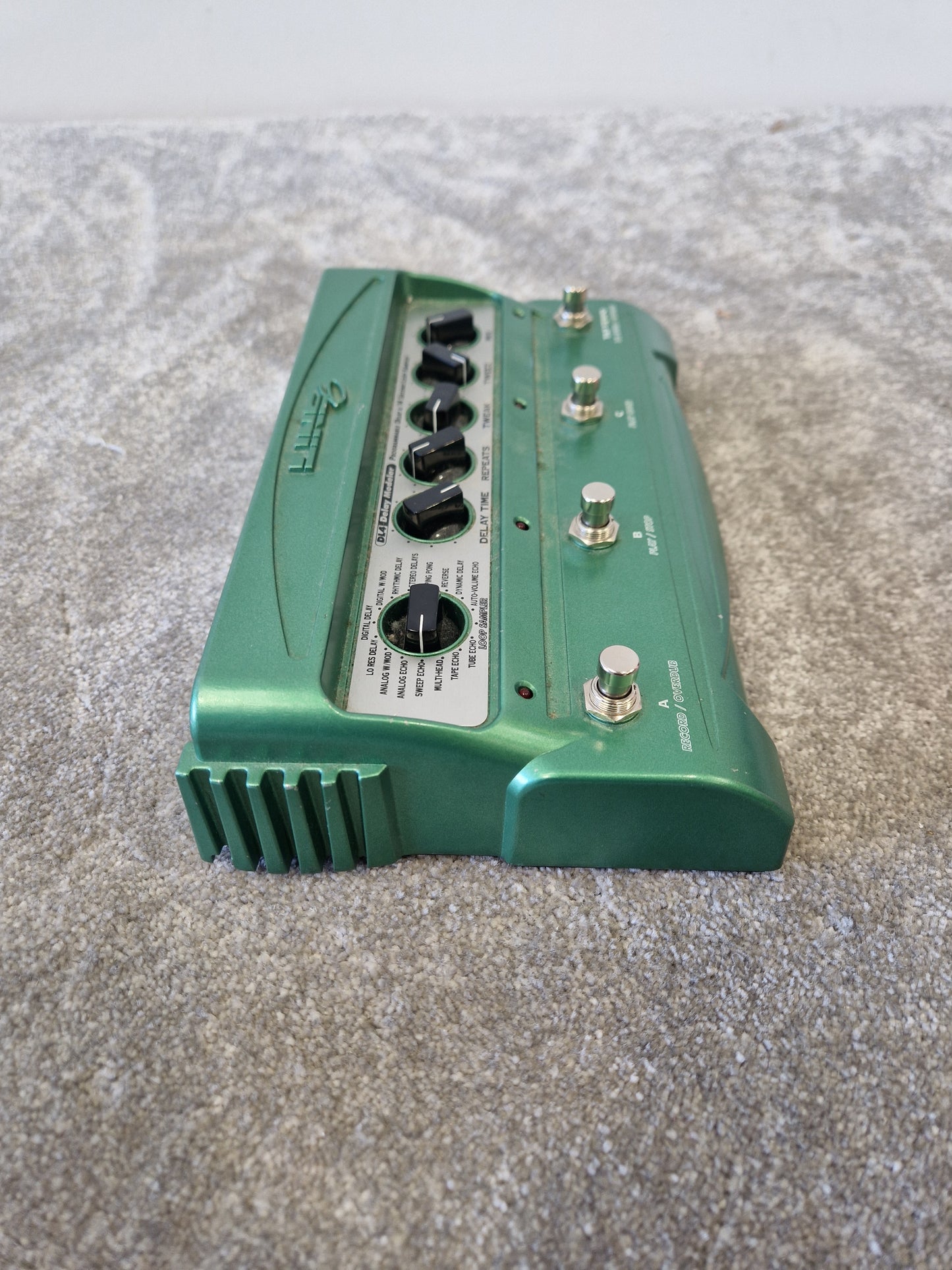Line 6 DL4 Delay Modeler – 16 Delay Modes & Looper – Very Good