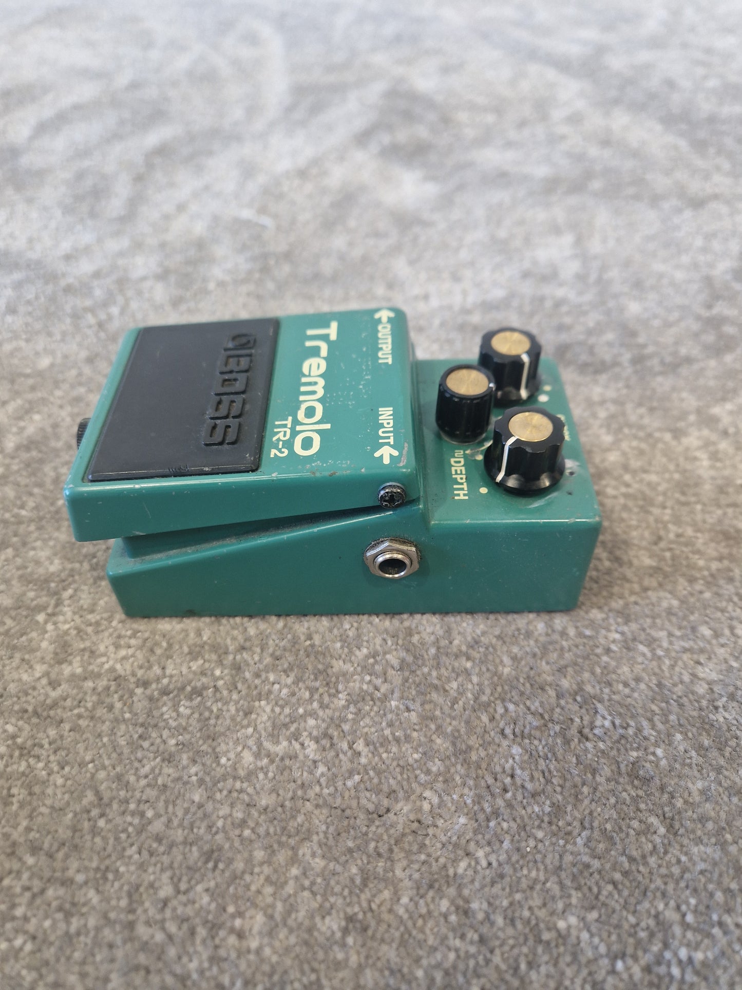 Boss TR-2 Tremolo Pedal – Smooth Wave Control & Classic Modulation – Very Good w/ Box