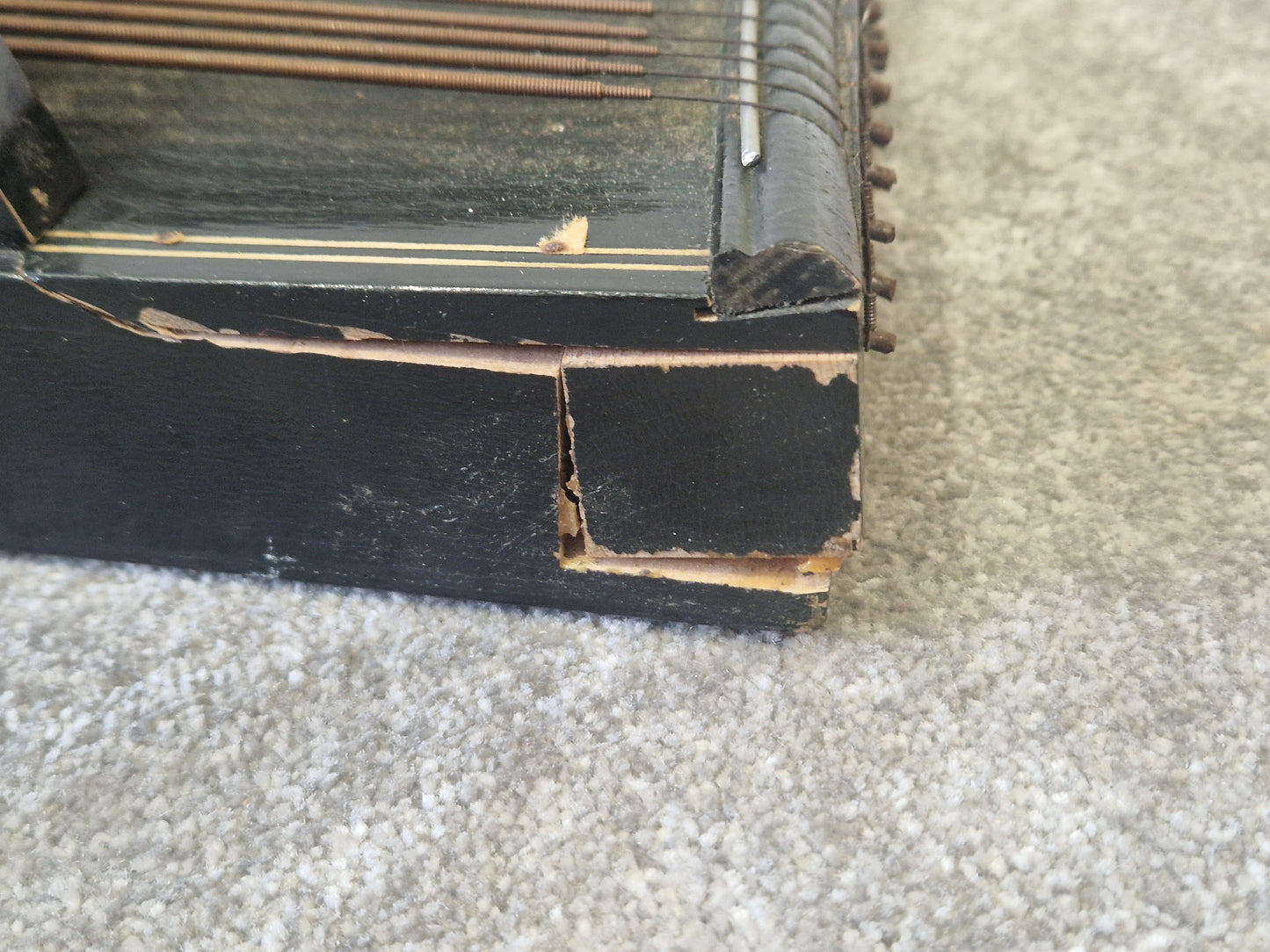 Vintage Rosetti 32-String Autoharp – Classic Build, Rich Resonance – Good