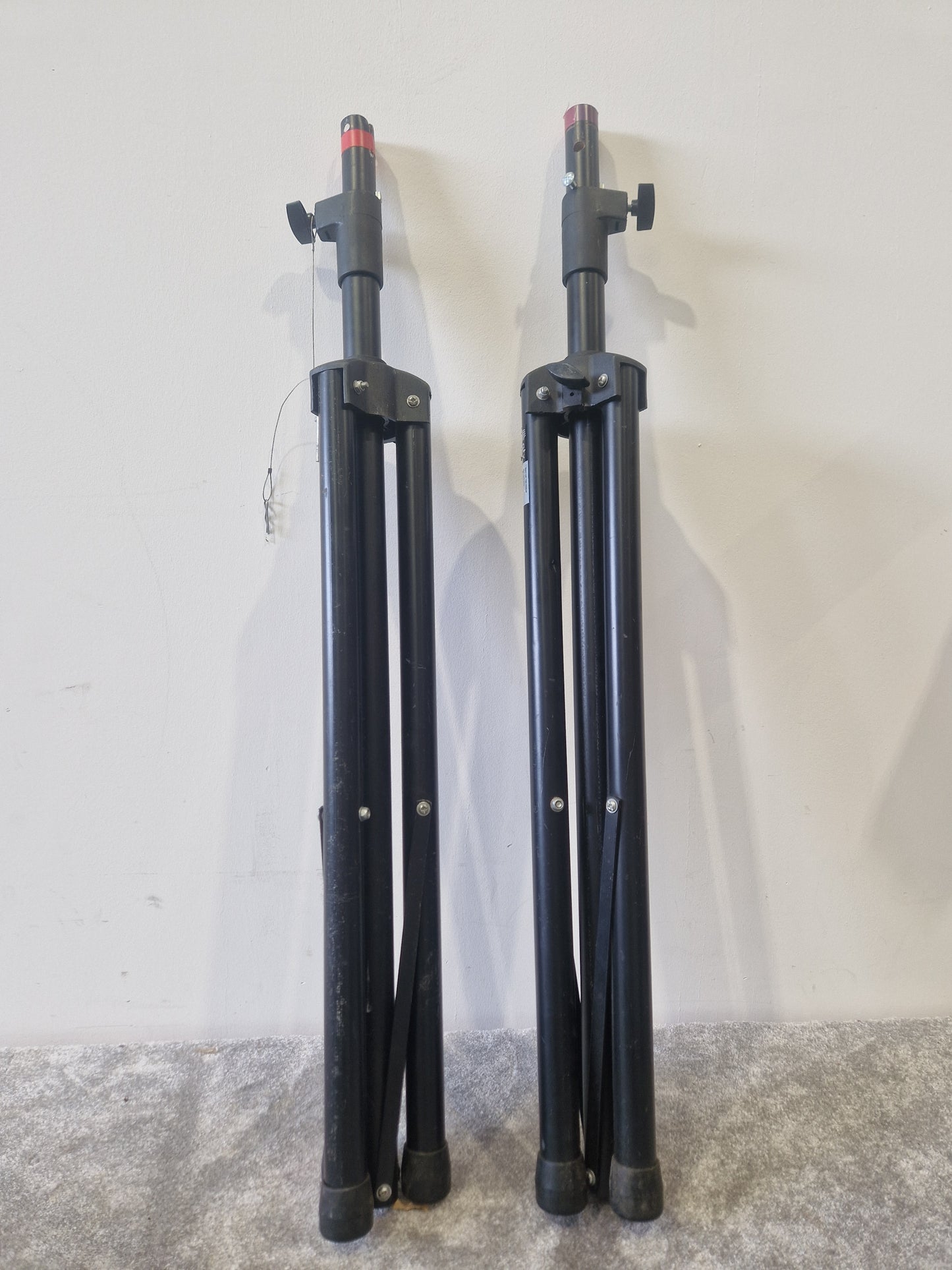 QTX Speaker Stand Tripod Pair – Adjustable Height – Good