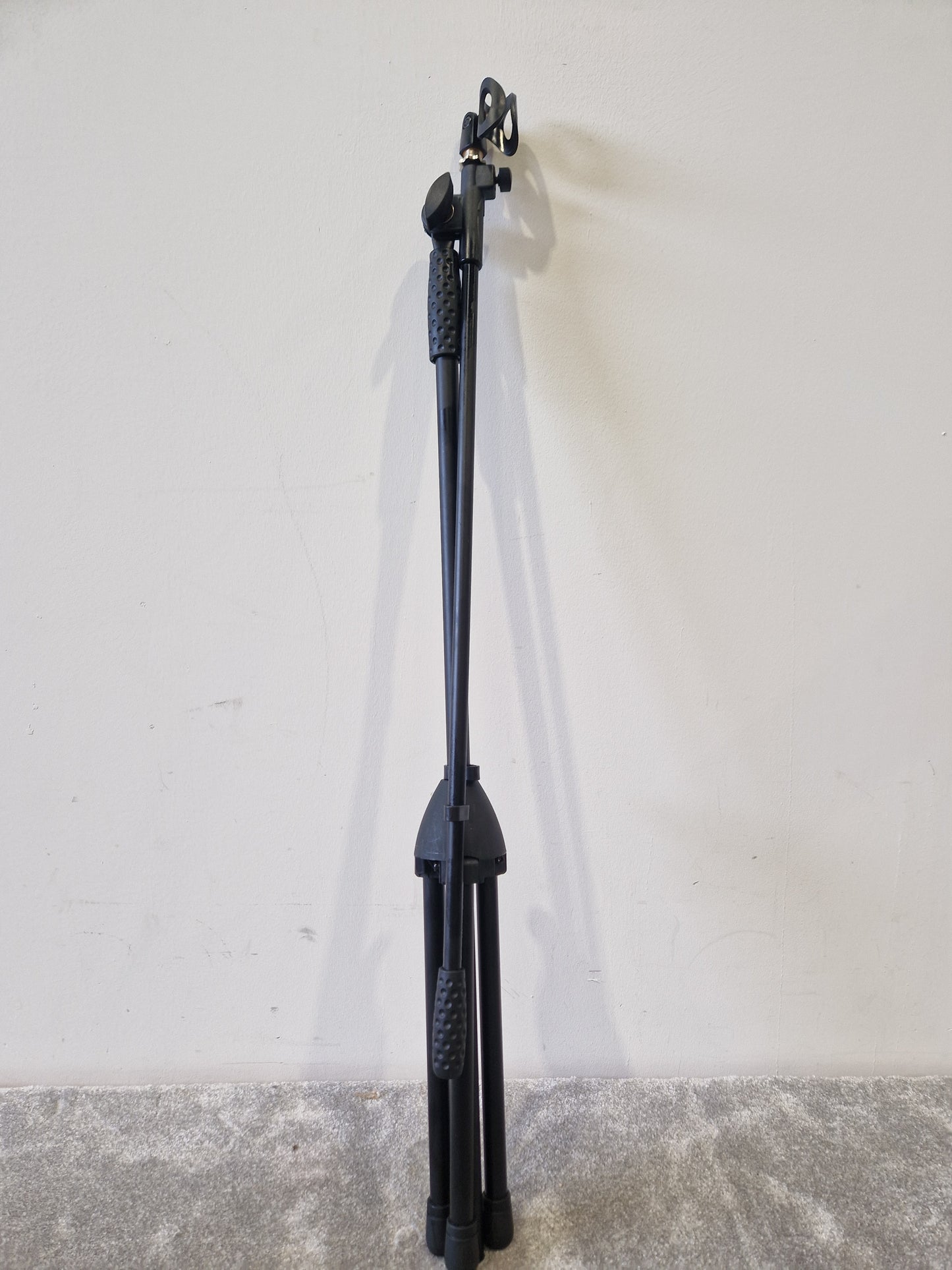 Chord Microphone Tripod Stand – Lightweight Frame – Very Good – w/ Pulse gig bag