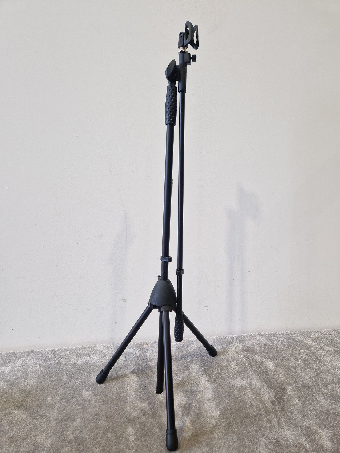 Chord Microphone Tripod Stand – Lightweight Frame – Very Good – w/ Pulse gig bag