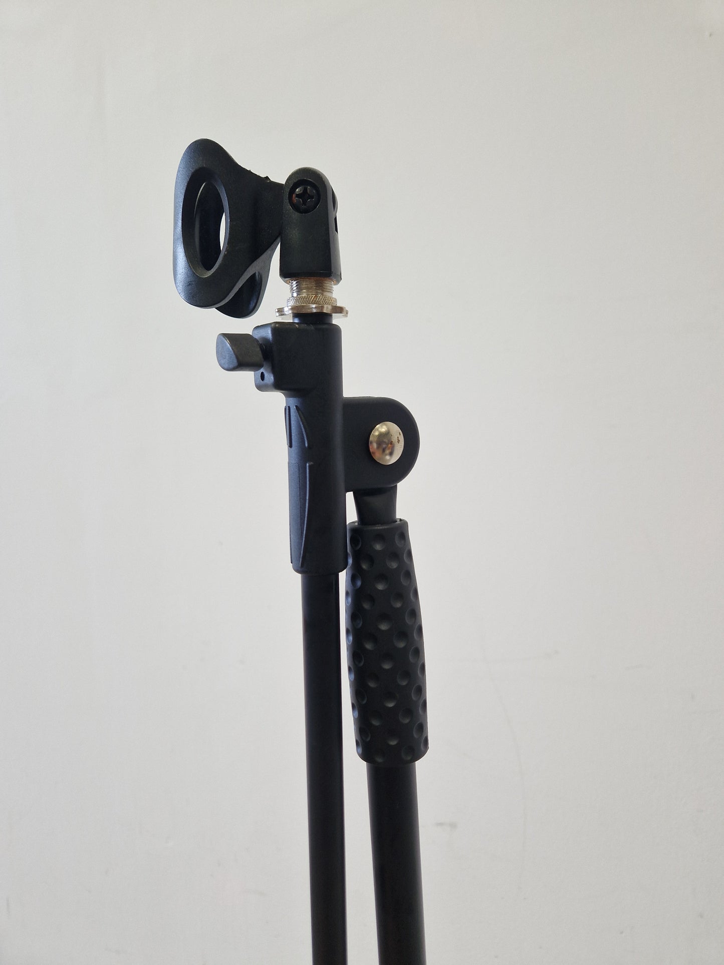 Chord Microphone Tripod Stand – Lightweight Frame – Very Good – w/ Pulse gig bag