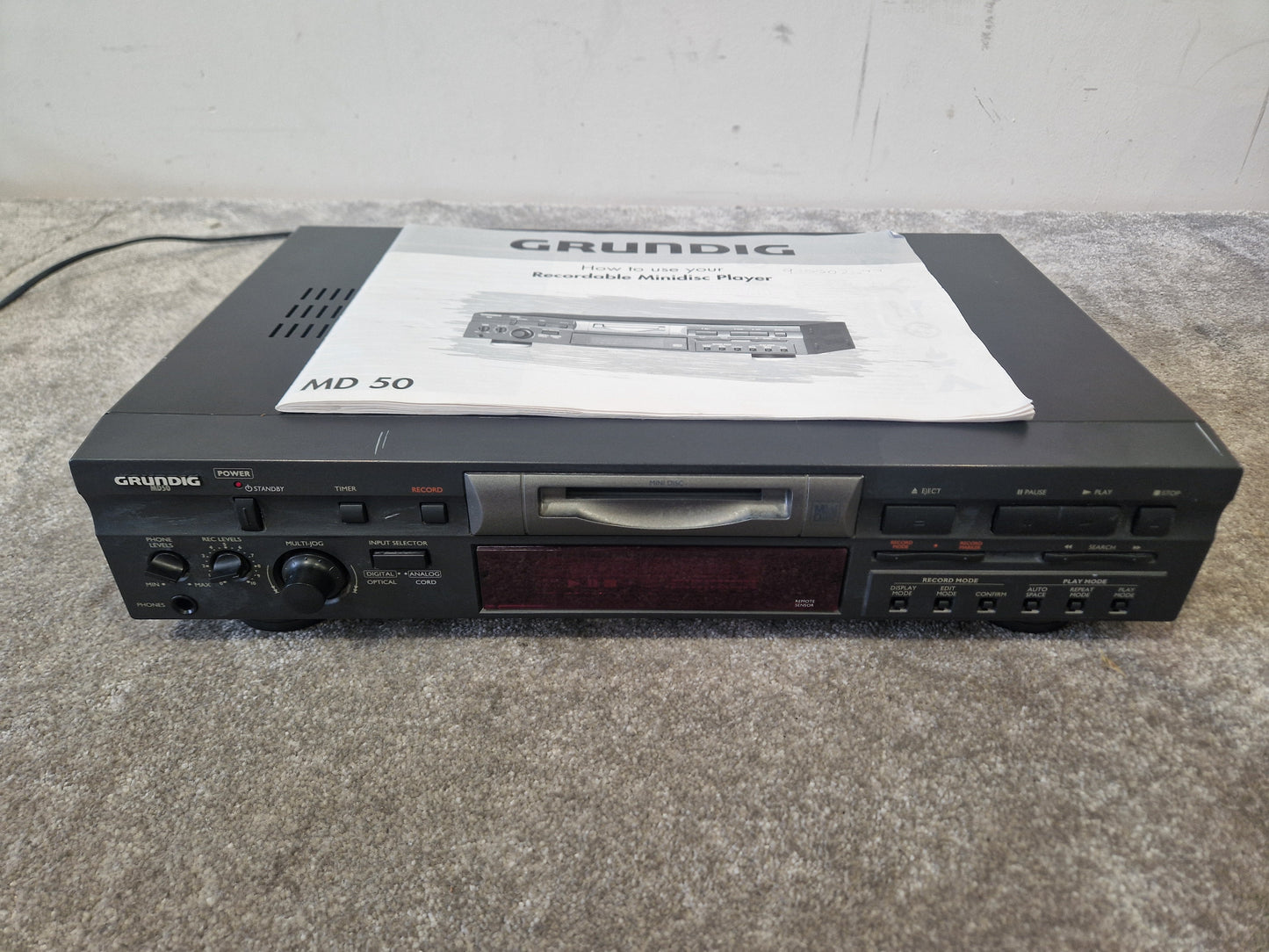 Grundig MD 50 MiniDisc Player/Recorder – Built-In Power Cable – Good w/ Manual