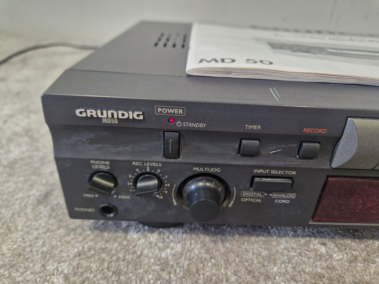 Grundig MD 50 MiniDisc Player/Recorder – Built-In Power Cable – Good w/ Manual