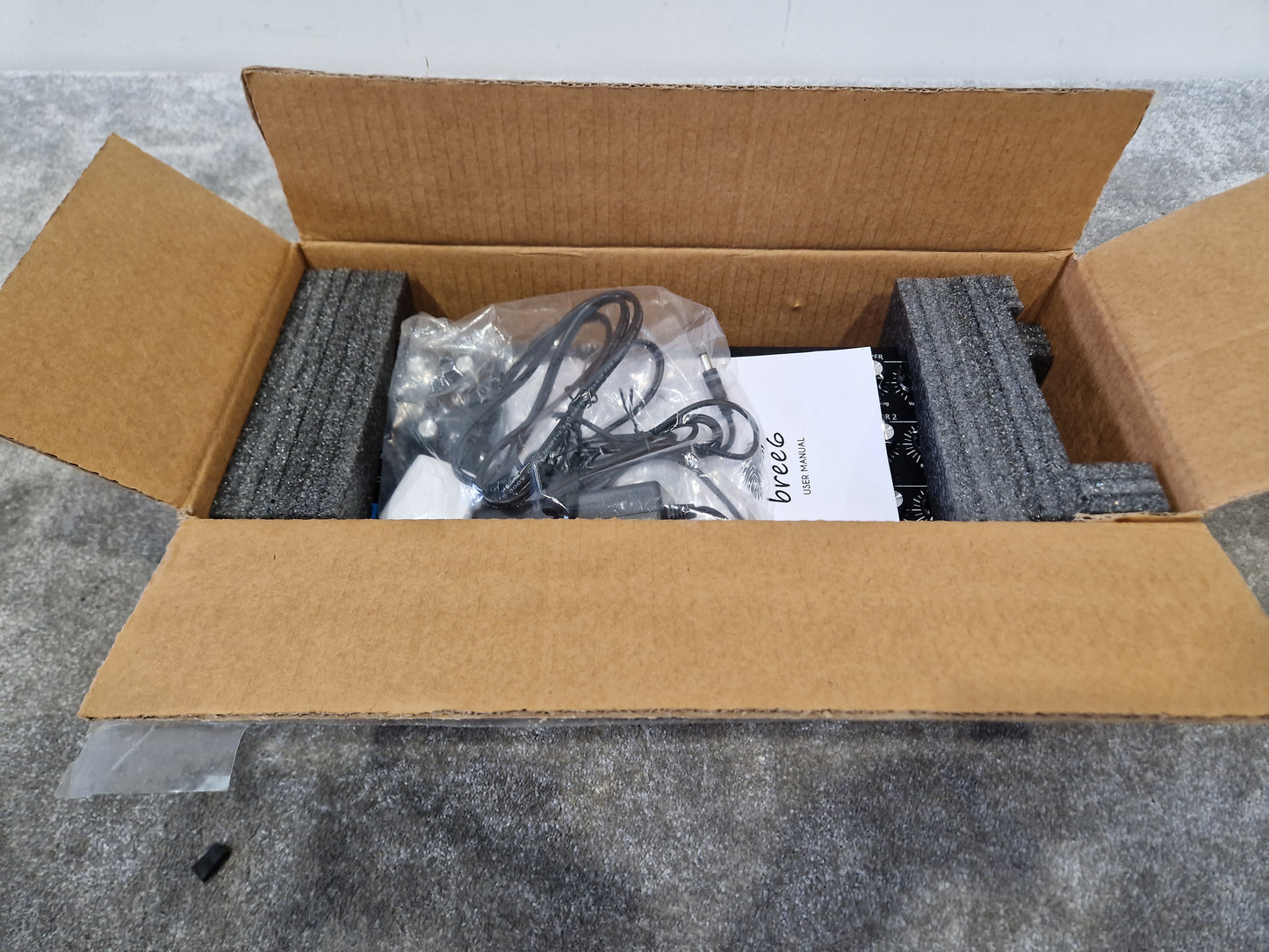 GS Music Bree6 Desktop Synthesizer – Analog Signal Path – 6-Voice Polyphony – Open Box New