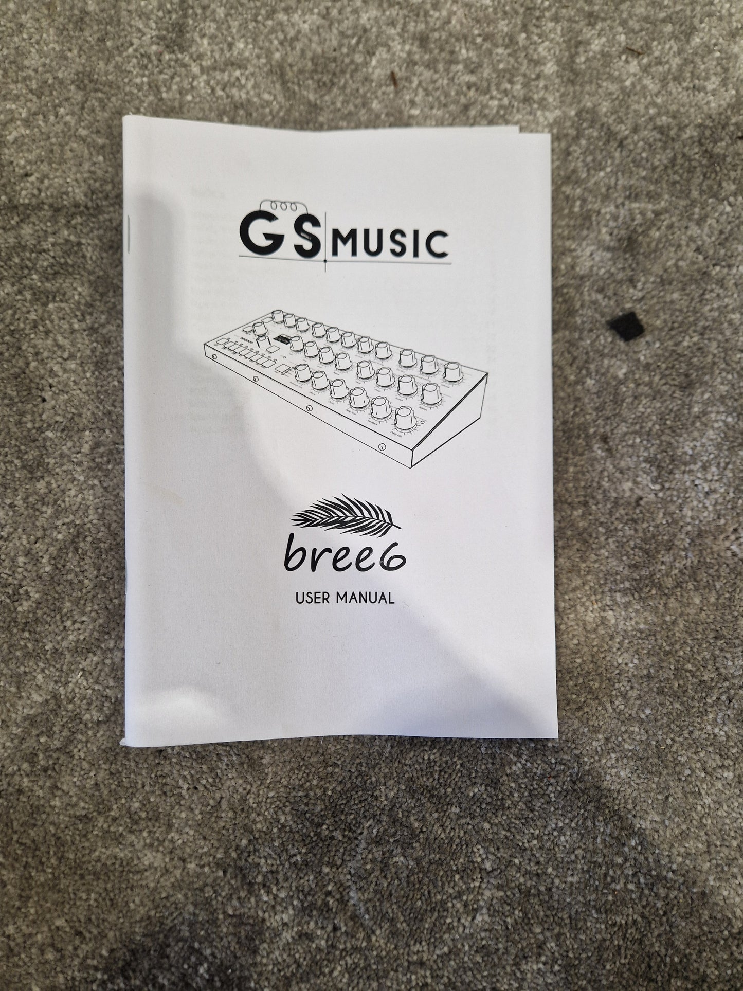 GS Music Bree6 Desktop Synthesizer – Analog Signal Path – 6-Voice Polyphony – Open Box New