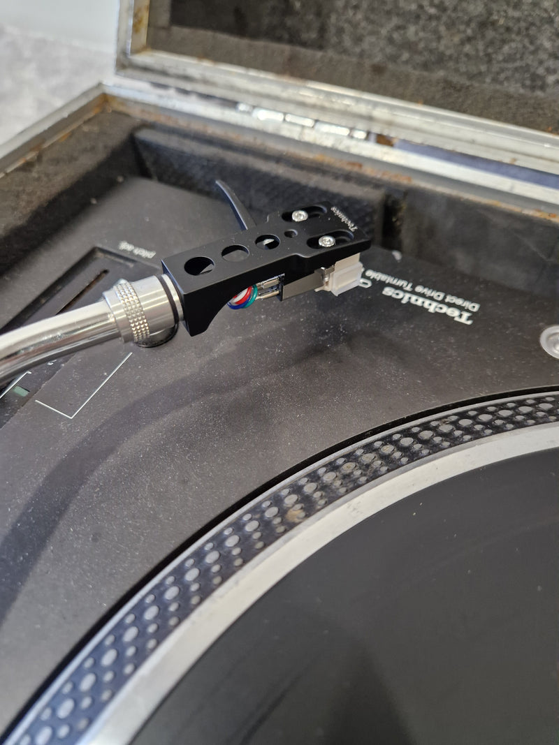 Technics SL-1210MK5 Turntable - Quartz Direct Drive - Road Case Included - Very Good - image 3