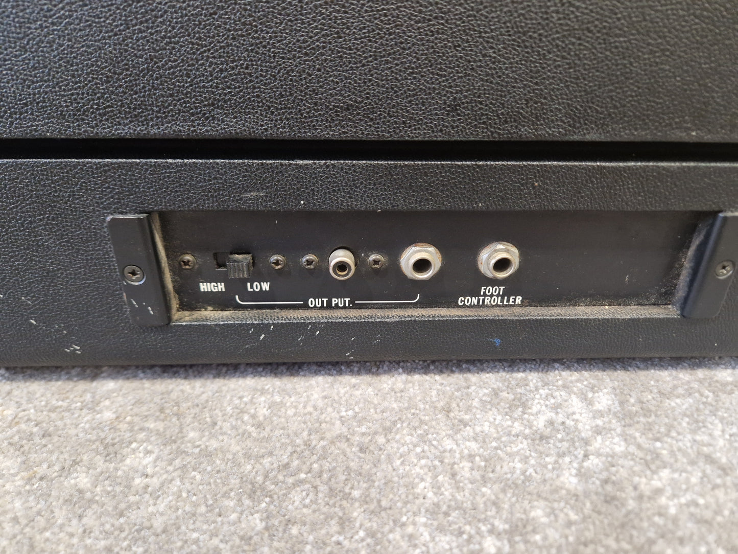 Yamaha SY-2 – Monophonic Analog Synth – Aftertouch Keyboard – Very Good Vintage w/ Case + Legs